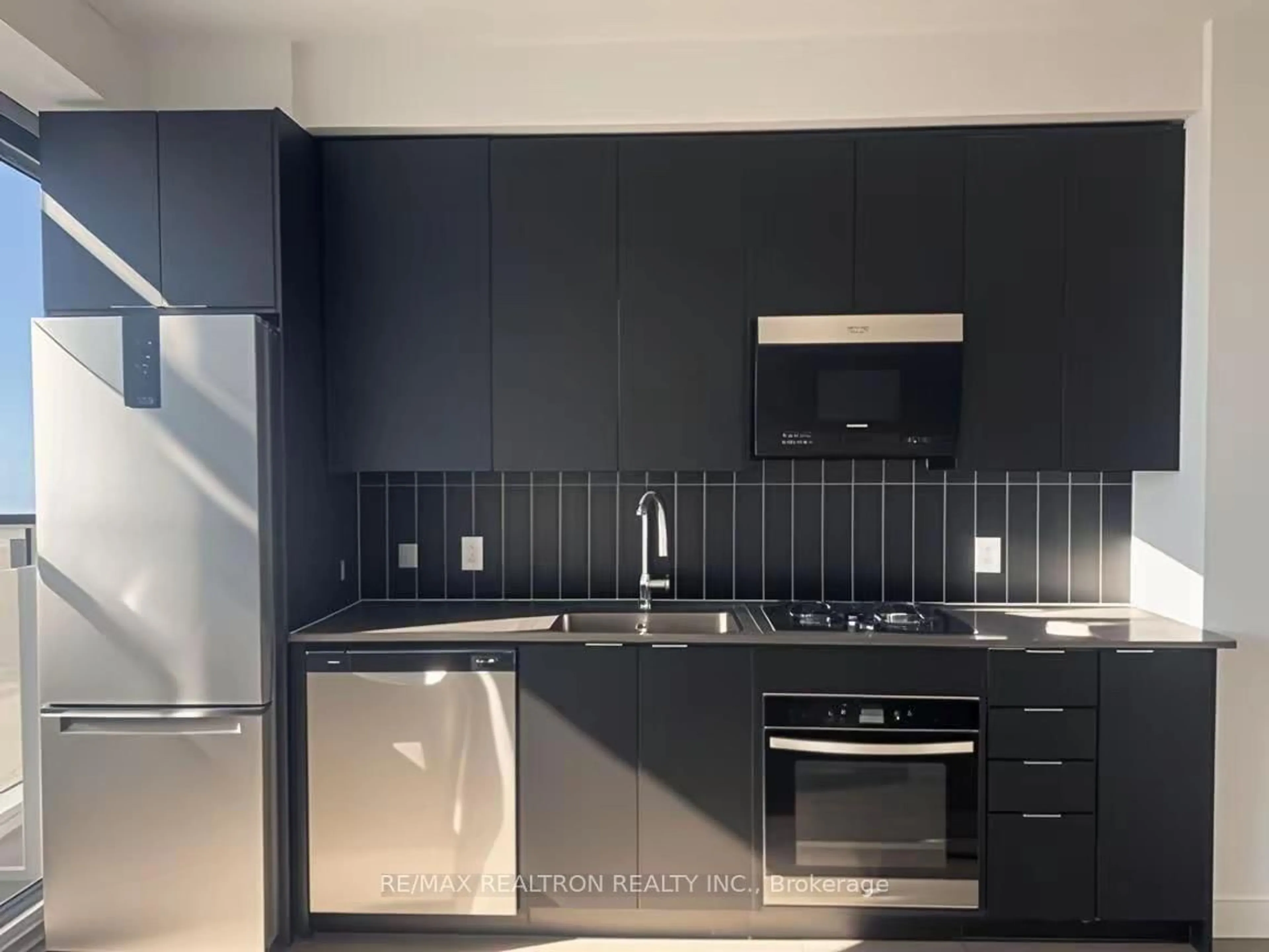 Standard kitchen, unknown for 2920 Highway 7 #4705, Vaughan Ontario L4K 0P4