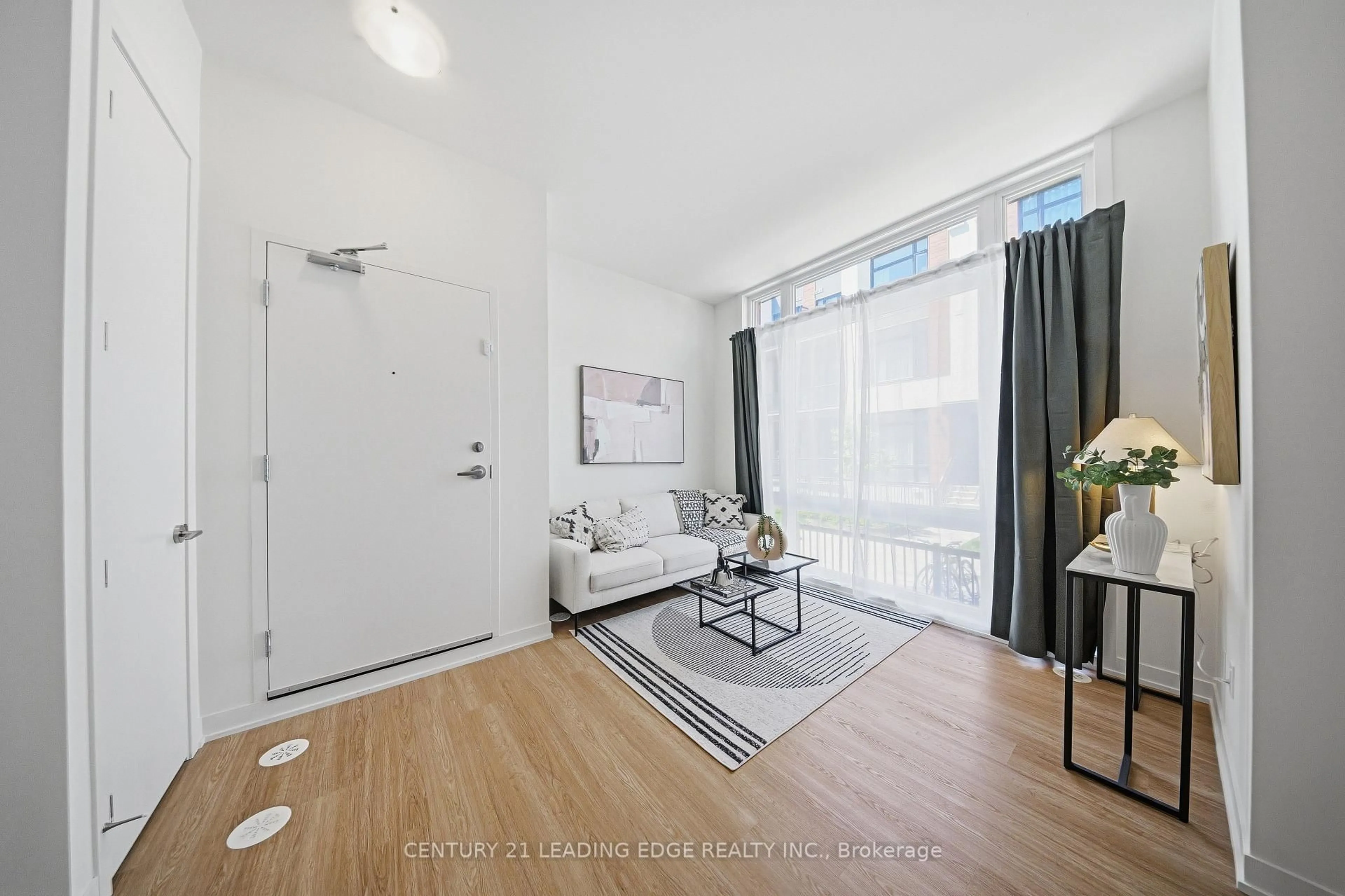 Indoor entryway for 2 Steckley House Ln Lane #909, Richmond Hill Ontario L4S 0N4