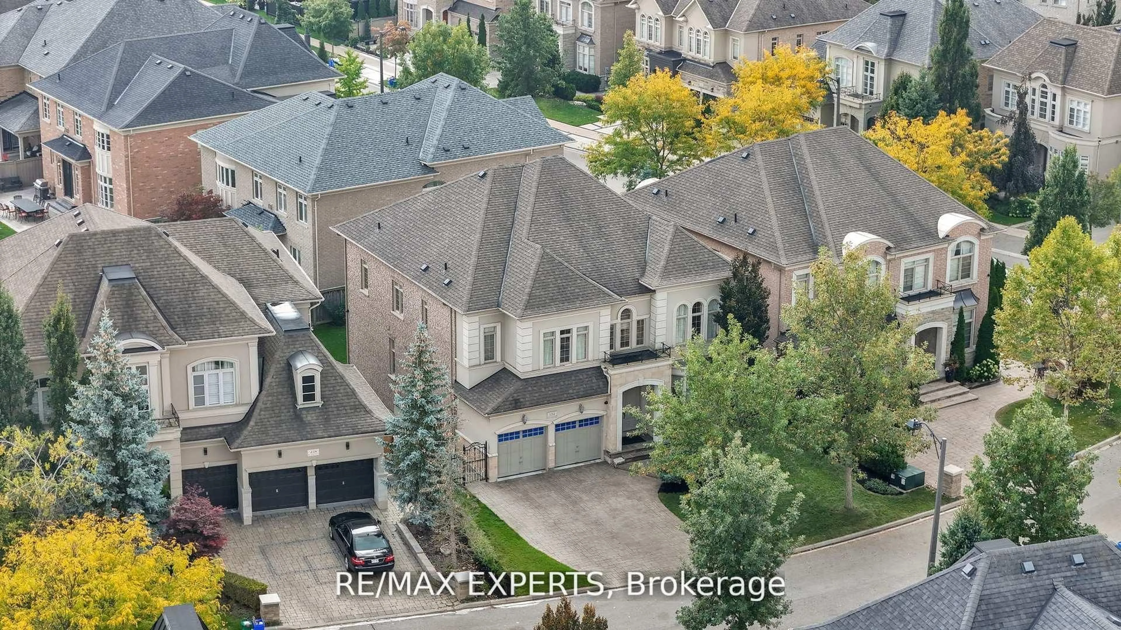 A pic from outside/outdoor area/front of a property/back of a property/a pic from drone, street for 134 Orleans Circ, Vaughan Ontario L4H 0V3