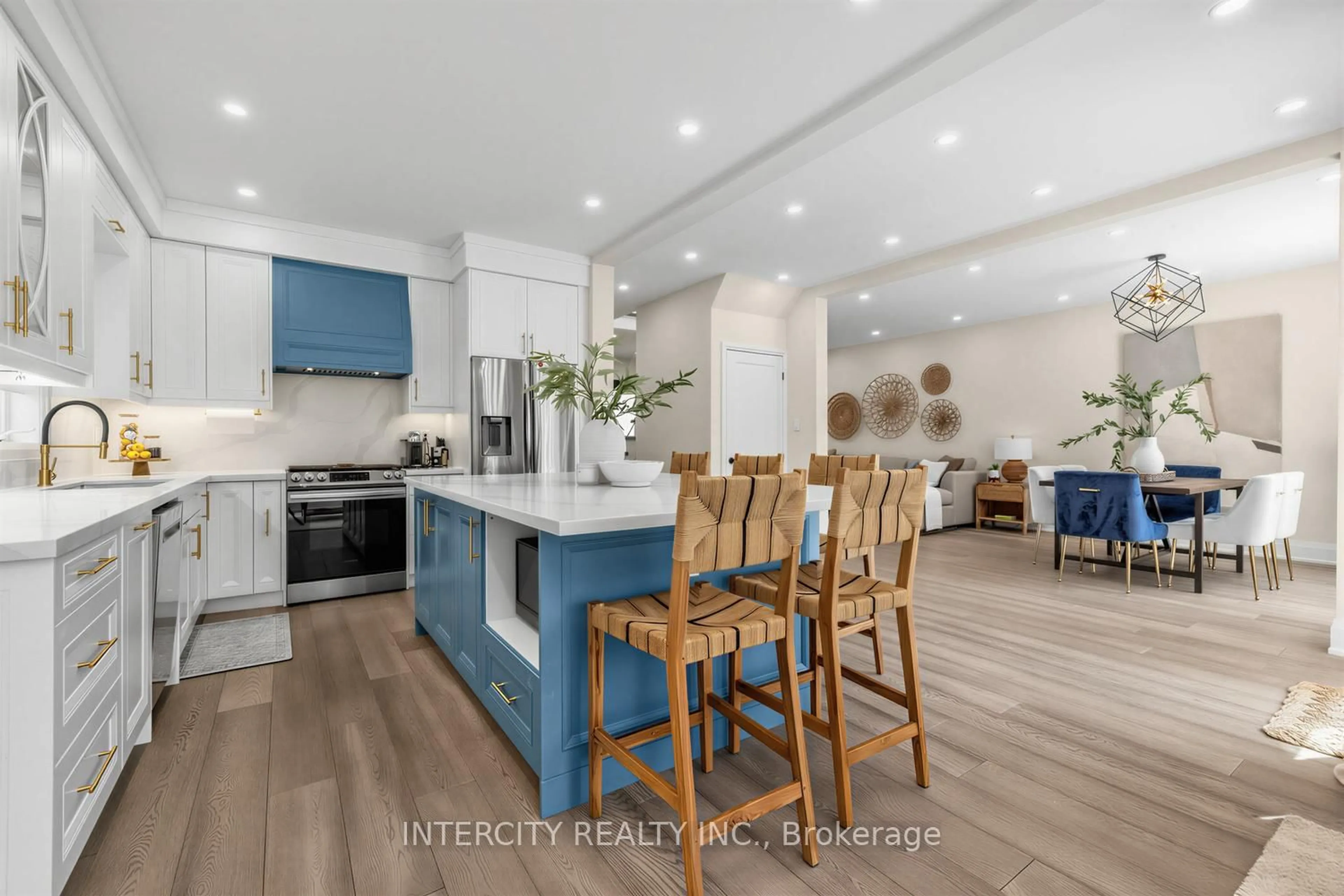 Open concept kitchen, unknown for 75 Canoe Crt, Richmond Hill Ontario L4E 3Y2