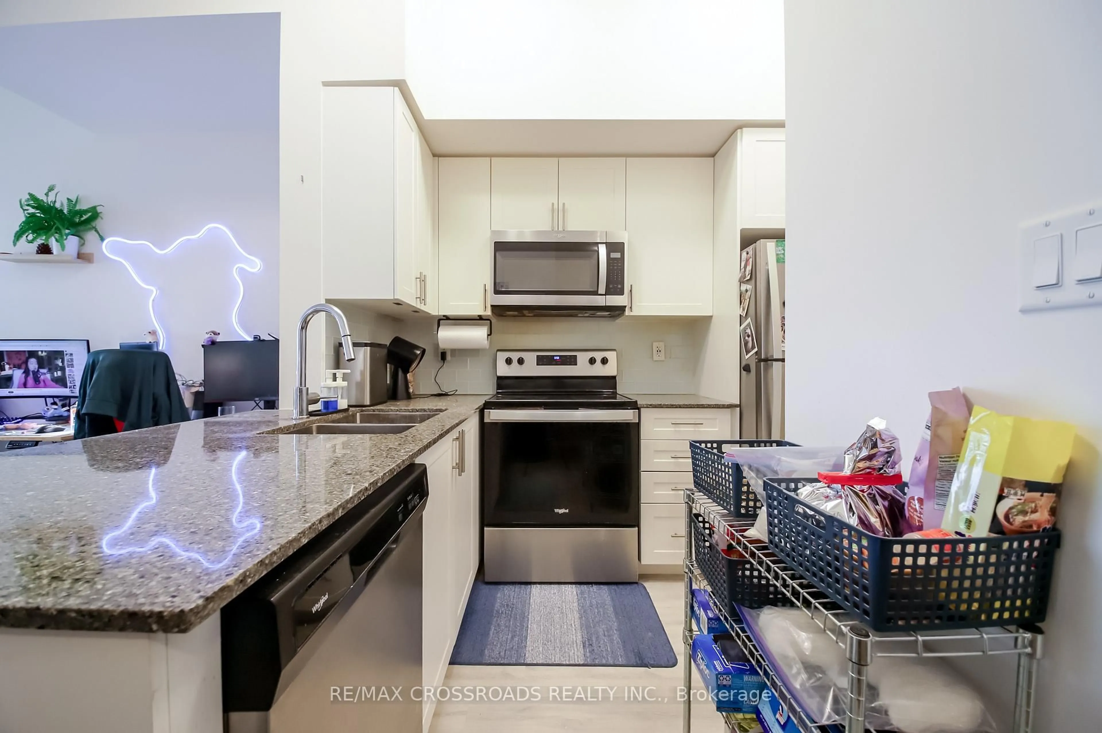 Standard kitchen, ceramic/tile floor for 9700 Ninth Line #717, Markham Ontario L6B 1A8
