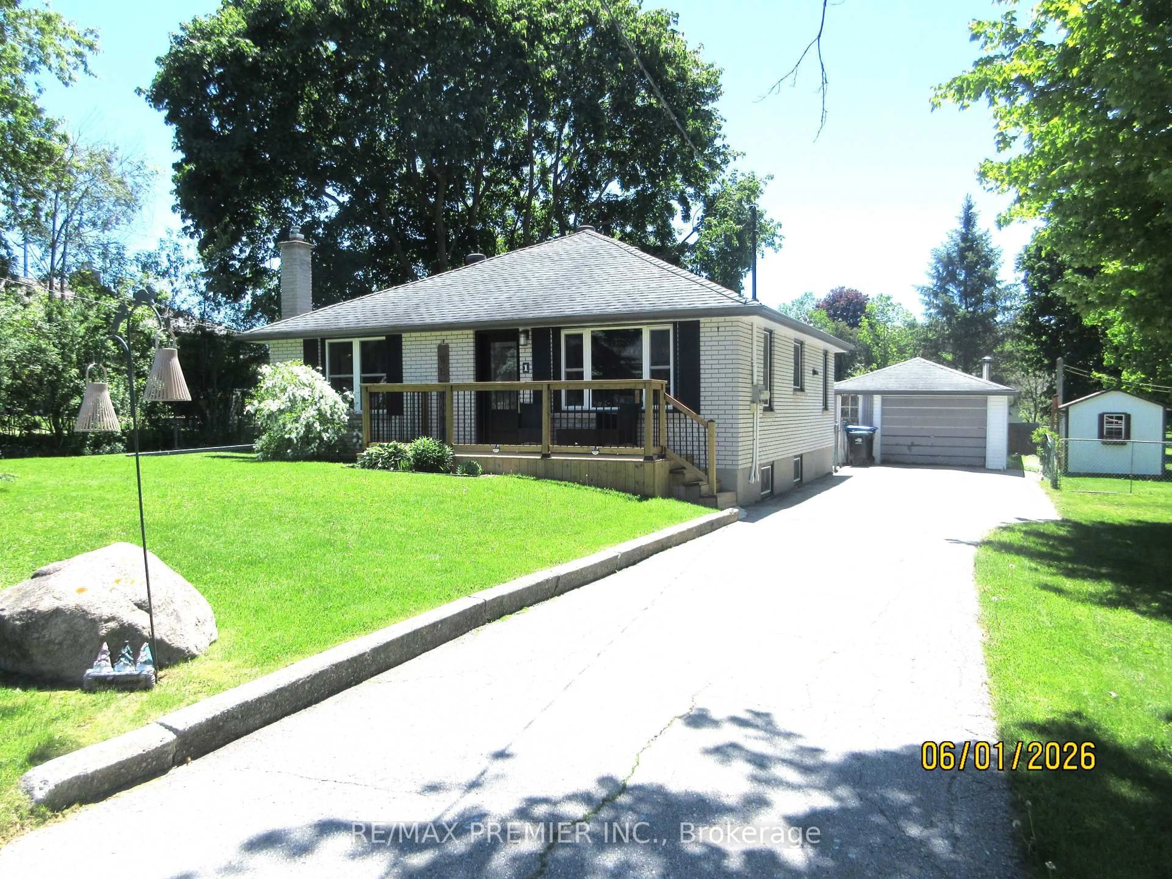 Home with vinyl exterior material, street for 1 Victoria St, Innisfil Ontario L0L 1L0