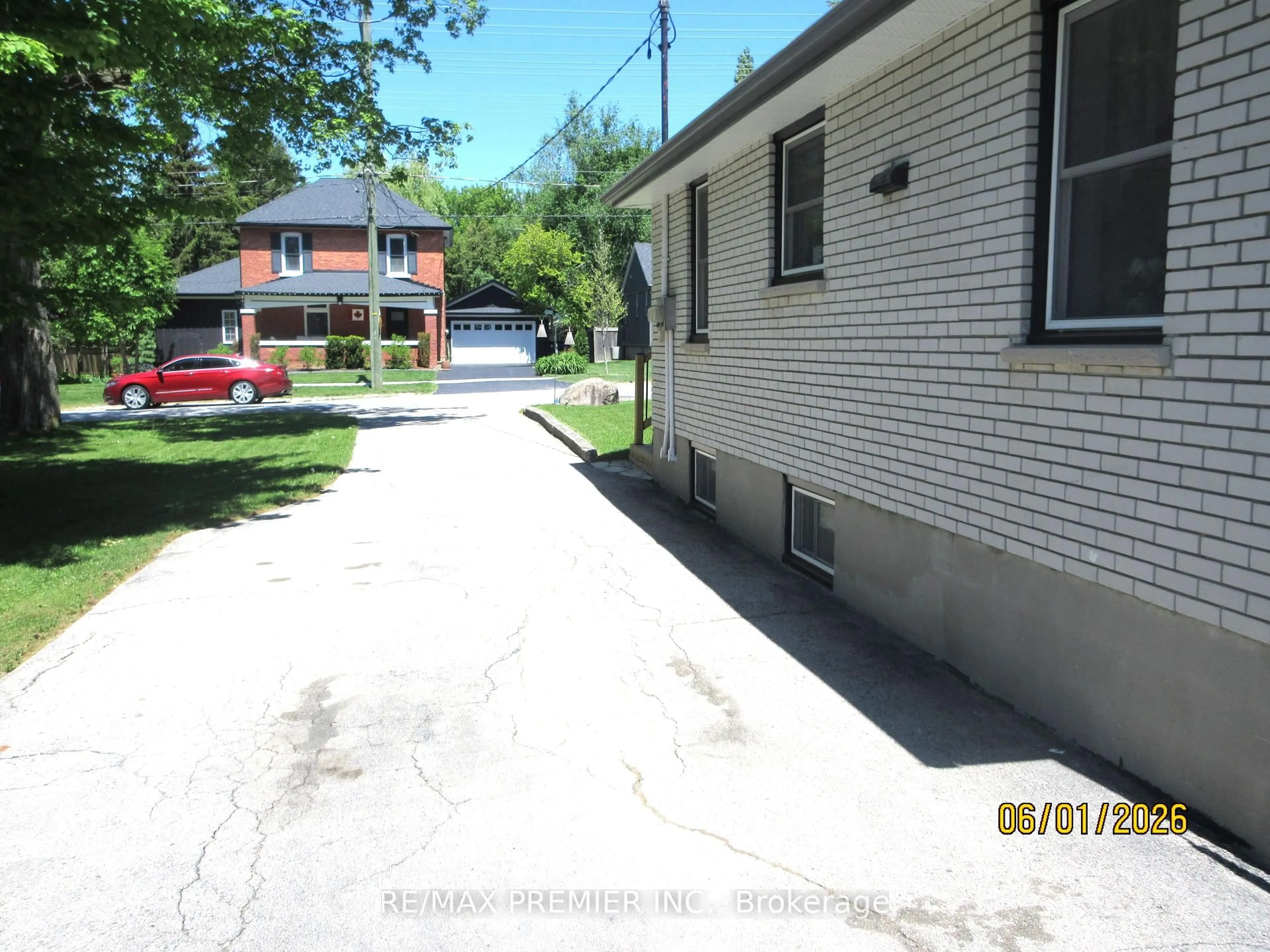 Unknown for 1 Victoria St, Innisfil Ontario L0L 1L0