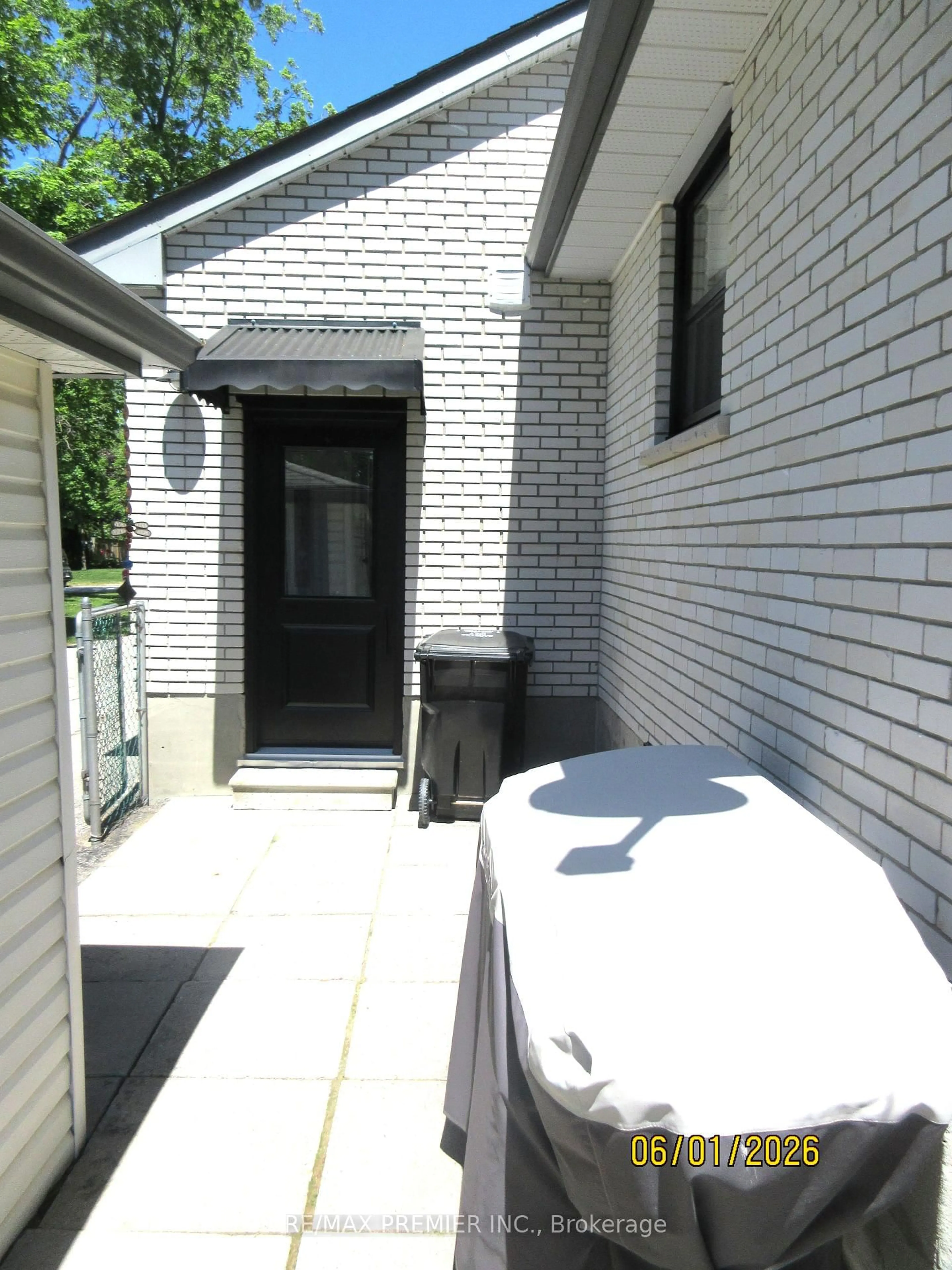 Patio, street for 1 Victoria St, Innisfil Ontario L0L 1L0