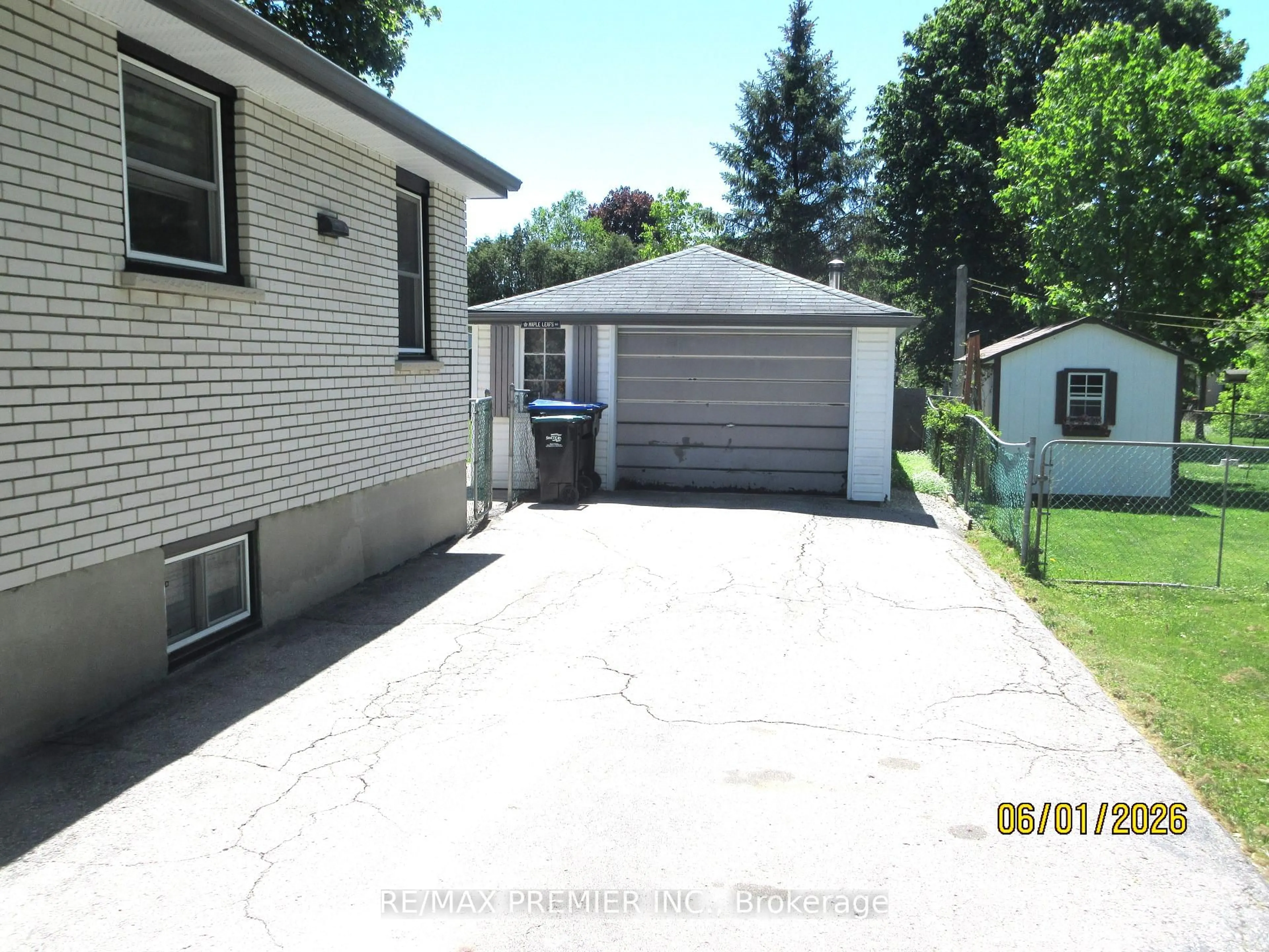 Unknown for 1 Victoria St, Innisfil Ontario L0L 1L0