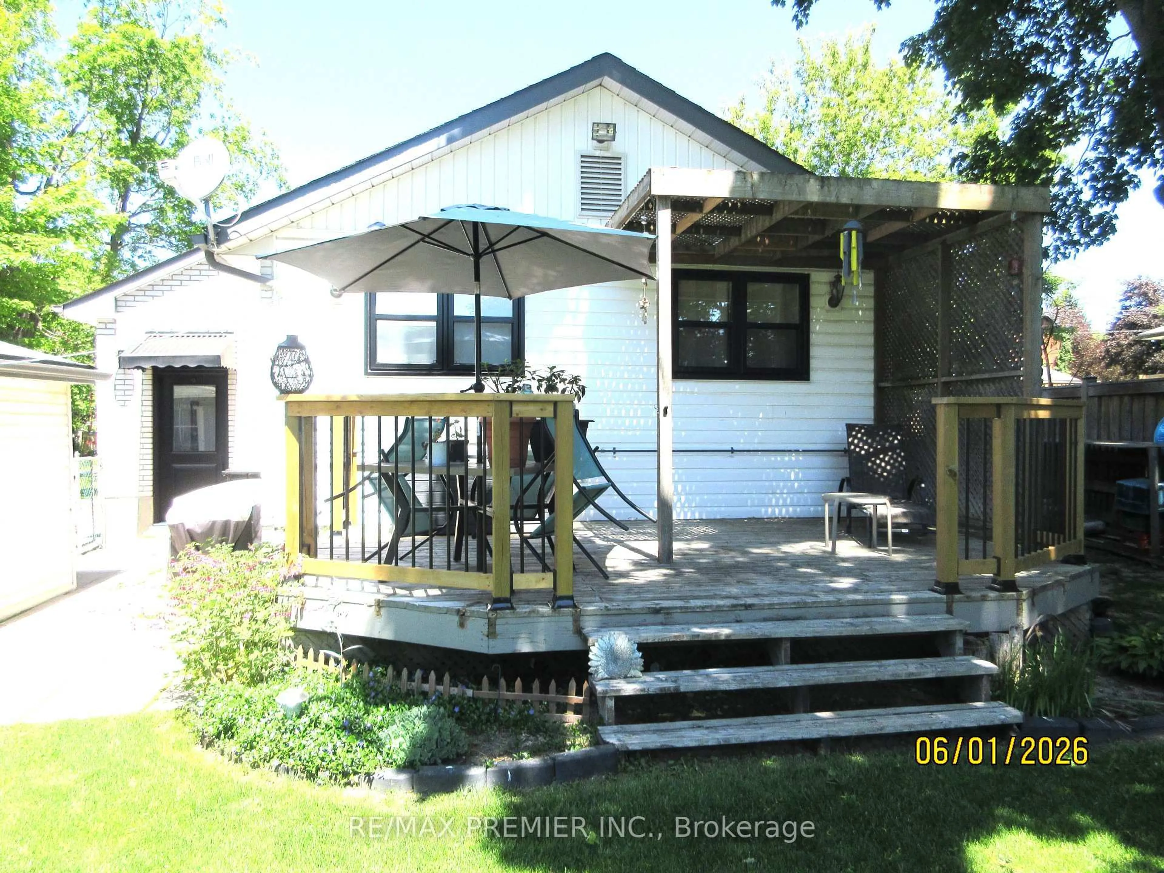 Patio, street for 1 Victoria St, Innisfil Ontario L0L 1L0