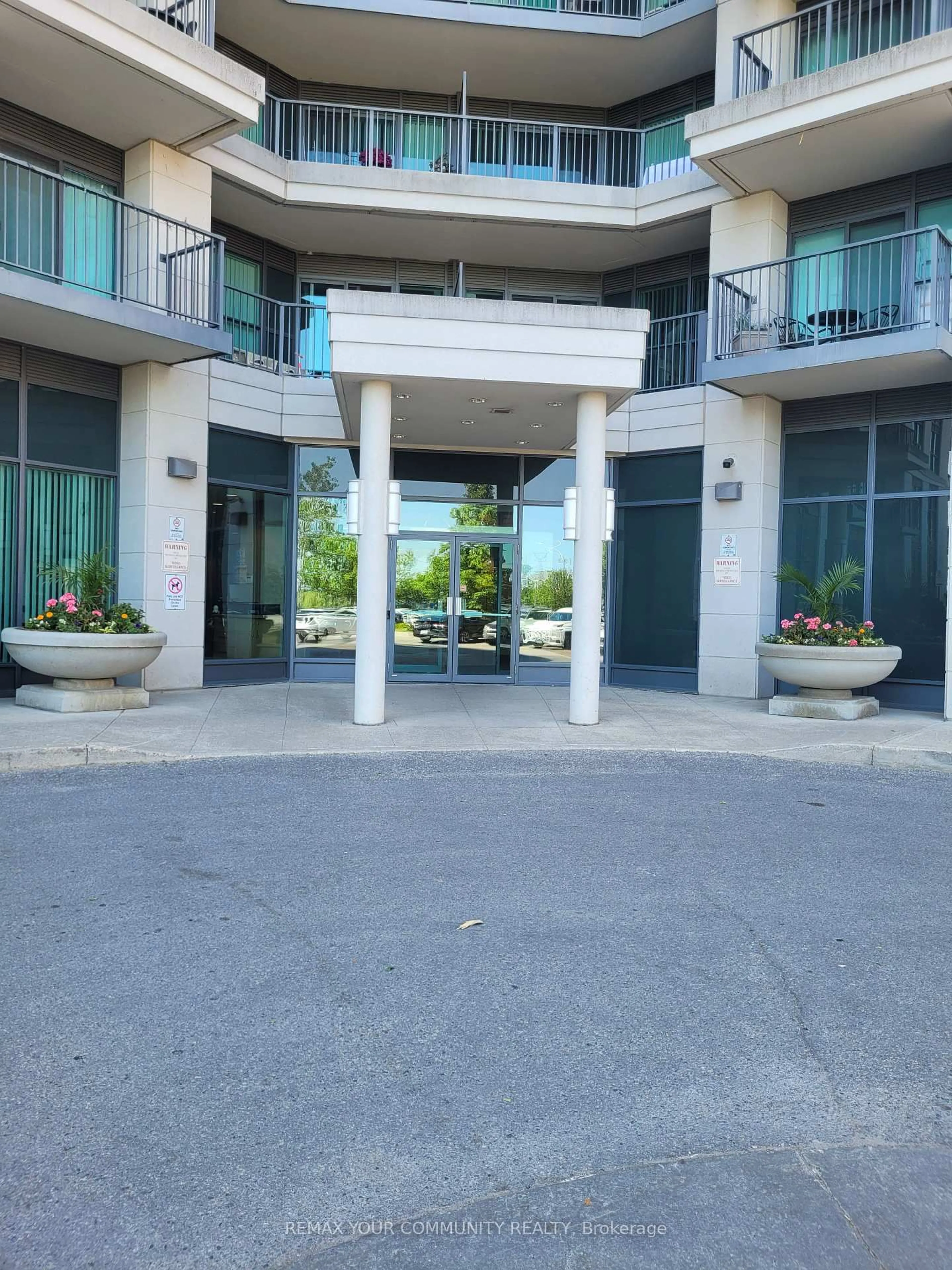 Indoor foyer for 185 Oneida Cres #616, Richmond Hill Ontario L4N 0B1