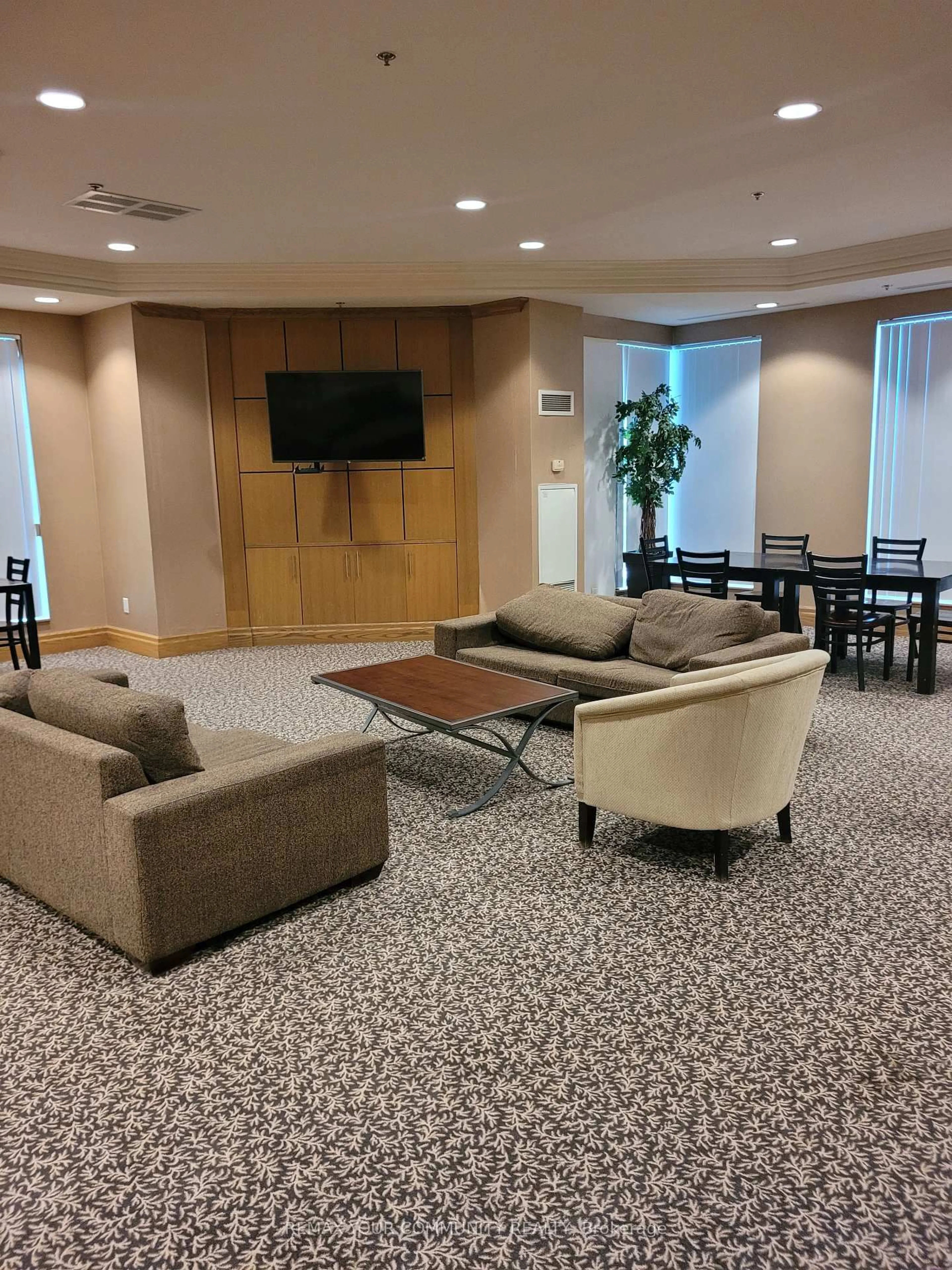 Lobby for 185 Oneida Cres #616, Richmond Hill Ontario L4N 0B1