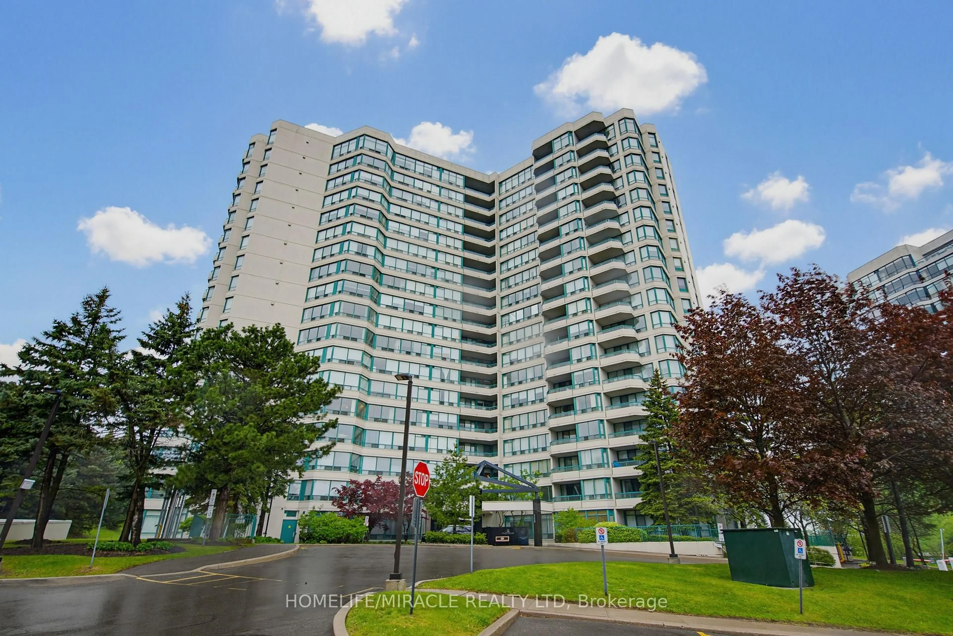 Unknown for 7250 Yonge St #PH211, Vaughan Ontario L4J 7X1