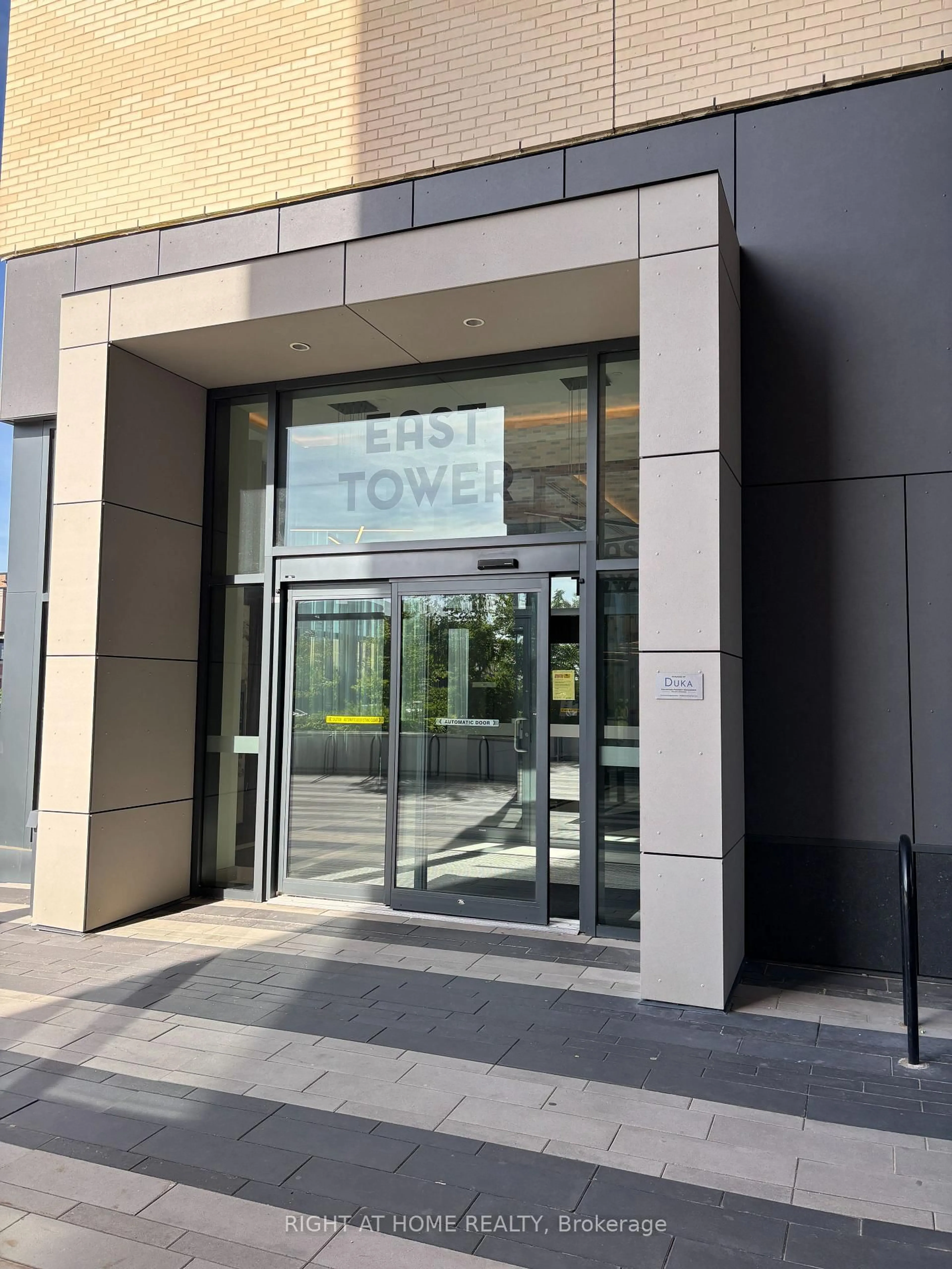 Indoor foyer for 100 Eagle Rock Way #311, Vaughan Ontario L6A 5B9