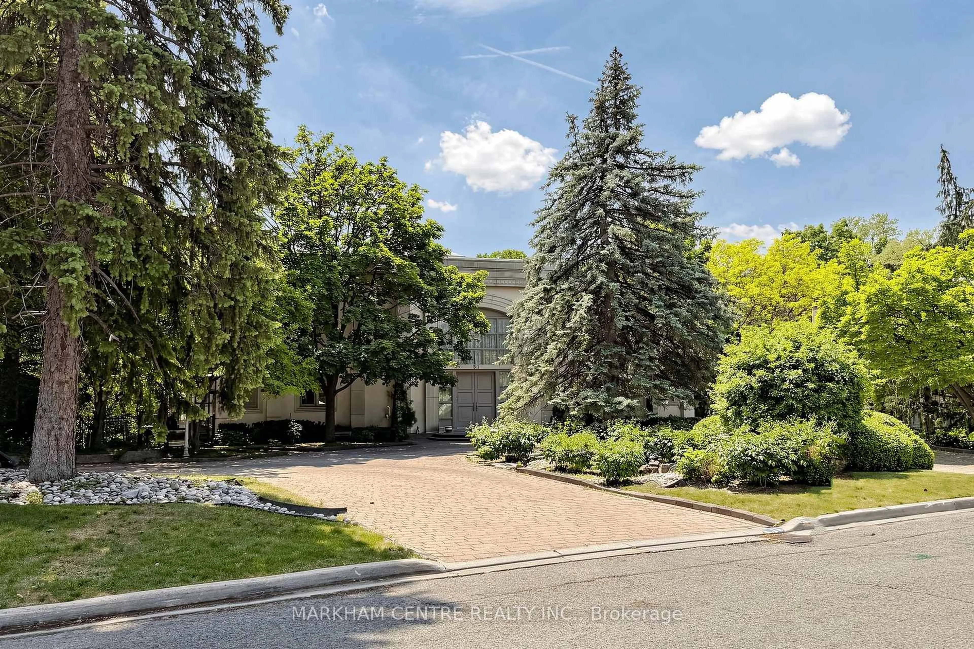 A pic from outside/outdoor area/front of a property/back of a property/a pic from drone, street for 51 Steele Valley Rd, Markham Ontario L3T 1M2