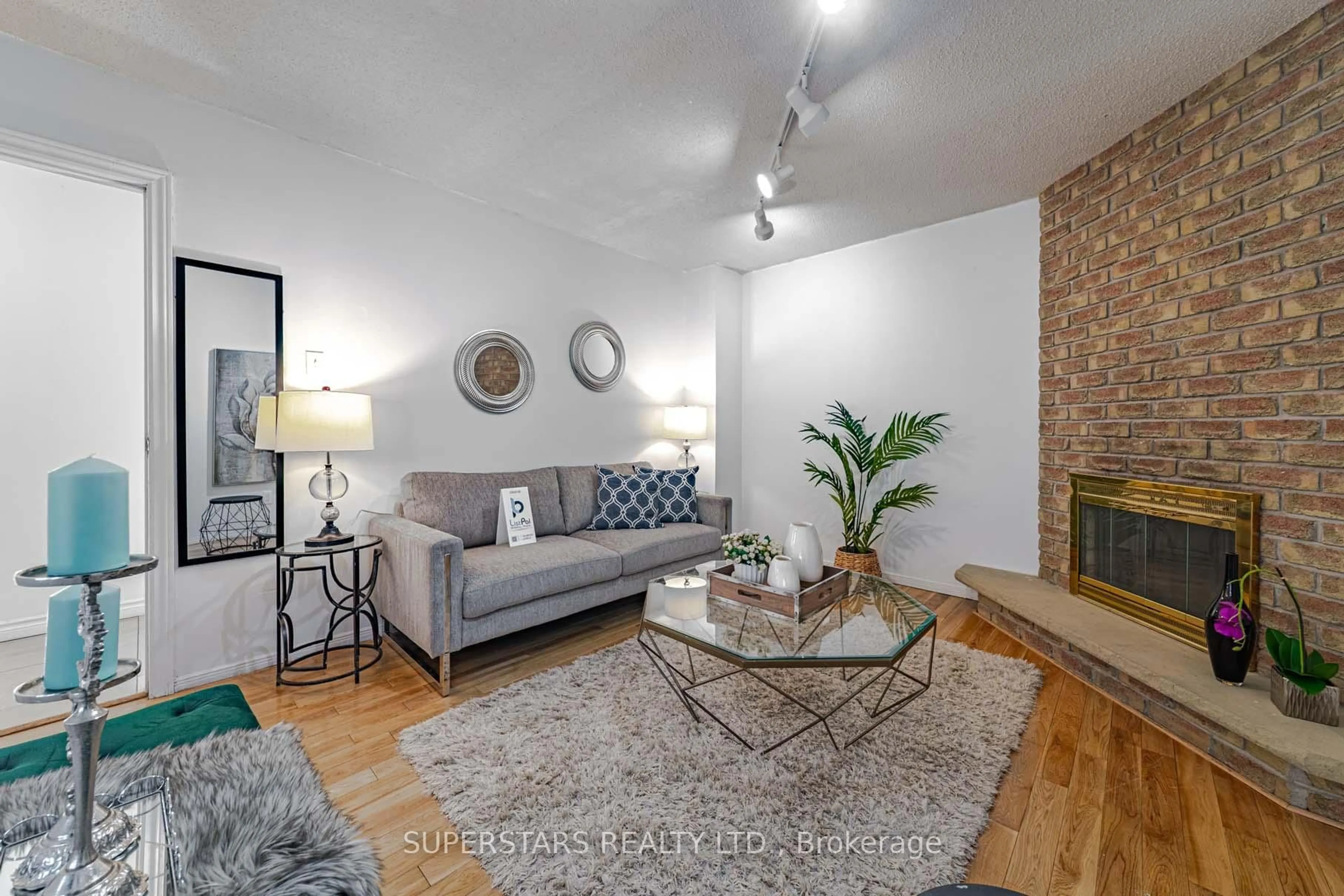 Living room with furniture, unknown for 135 Appleby Cres, Markham Ontario L3R 4L1