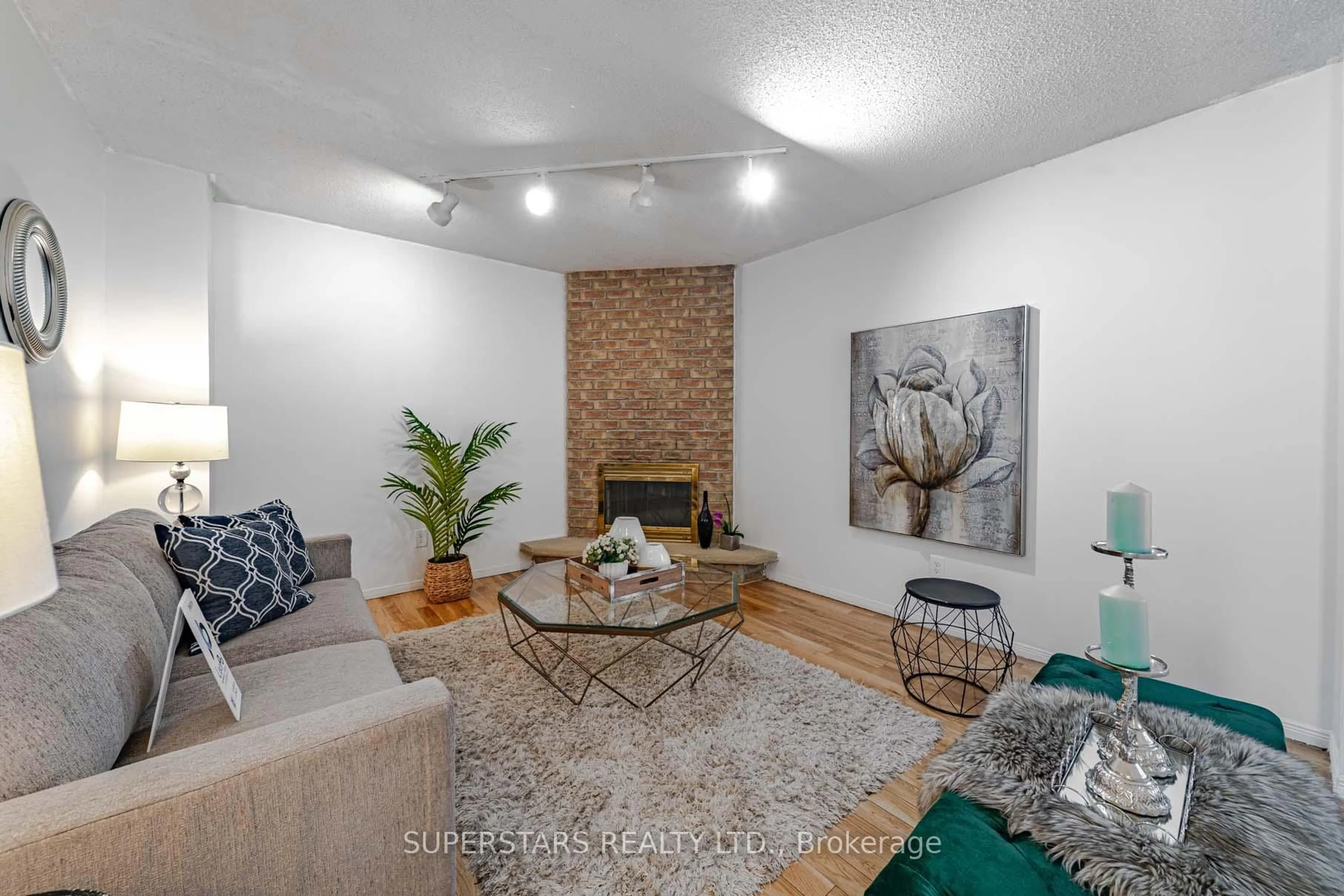Living room with furniture, unknown for 135 Appleby Cres, Markham Ontario L3R 4L1