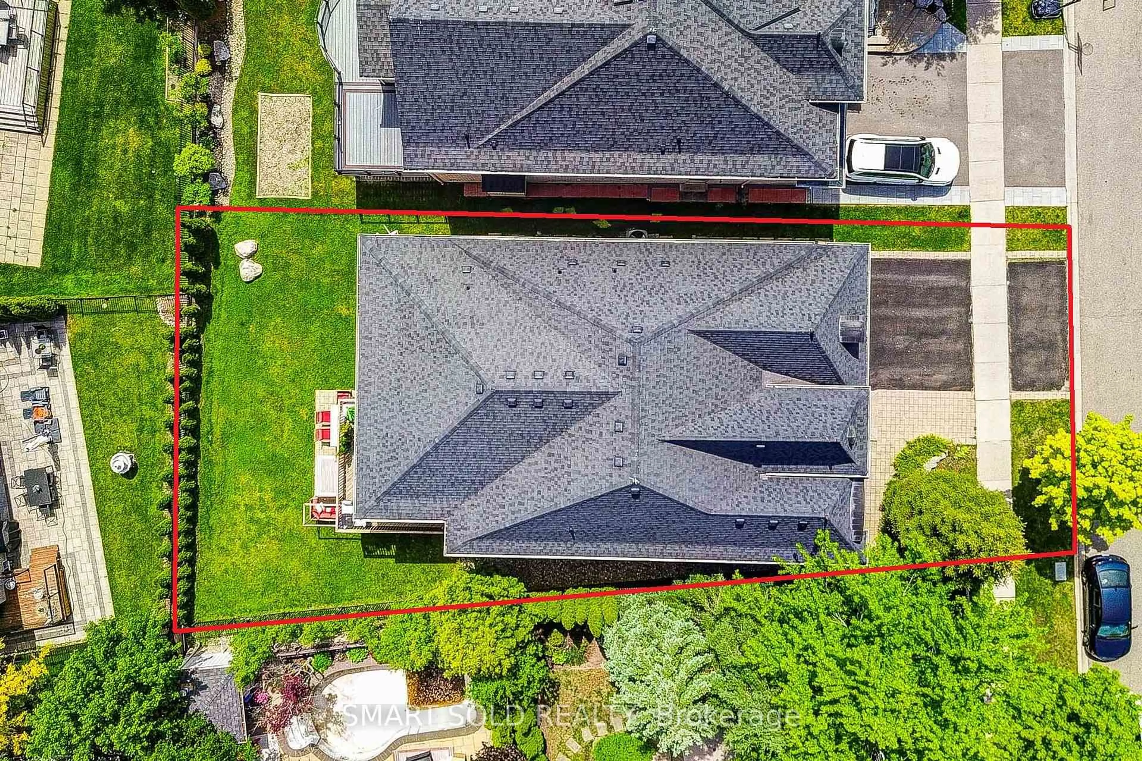 A pic from outside/outdoor area/front of a property/back of a property/a pic from drone, street for 6 Sachet Dr, Richmond Hill Ontario L4E 4S1