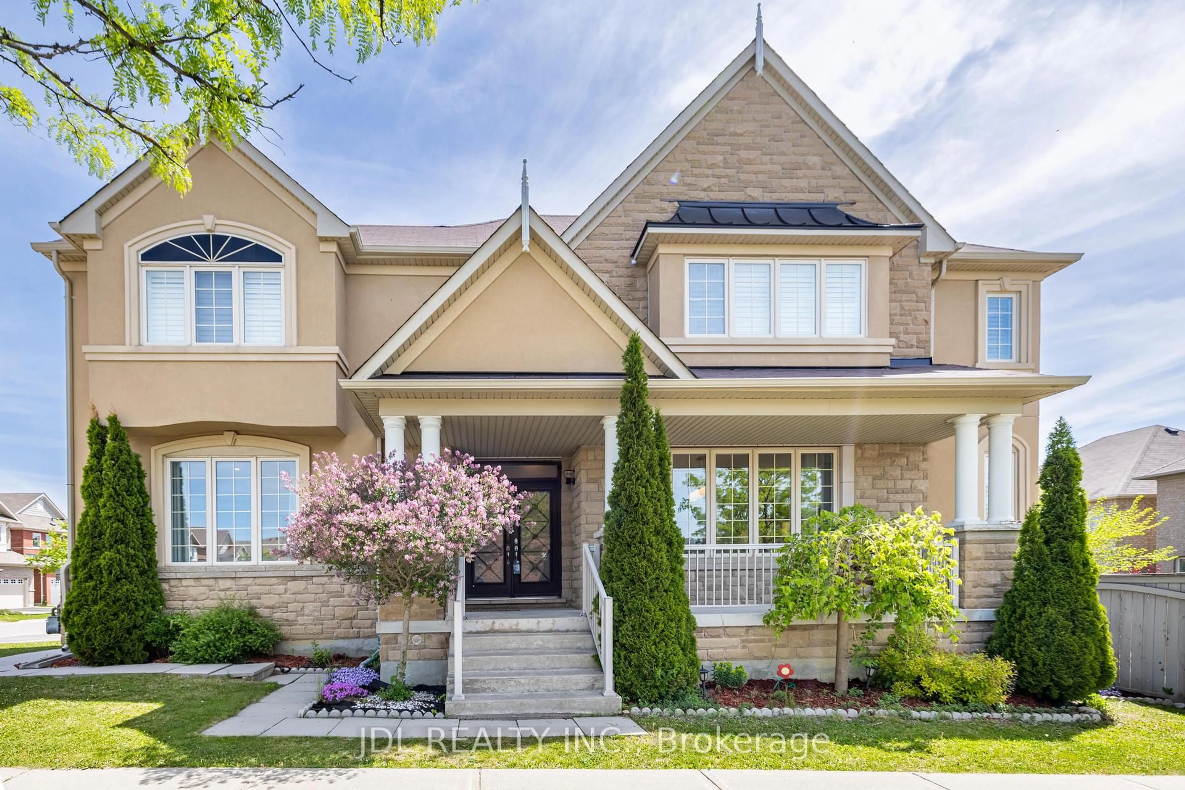 Home with brick exterior material, street for 3 Mansard Dr, Richmond Hill Ontario L4E 0L8