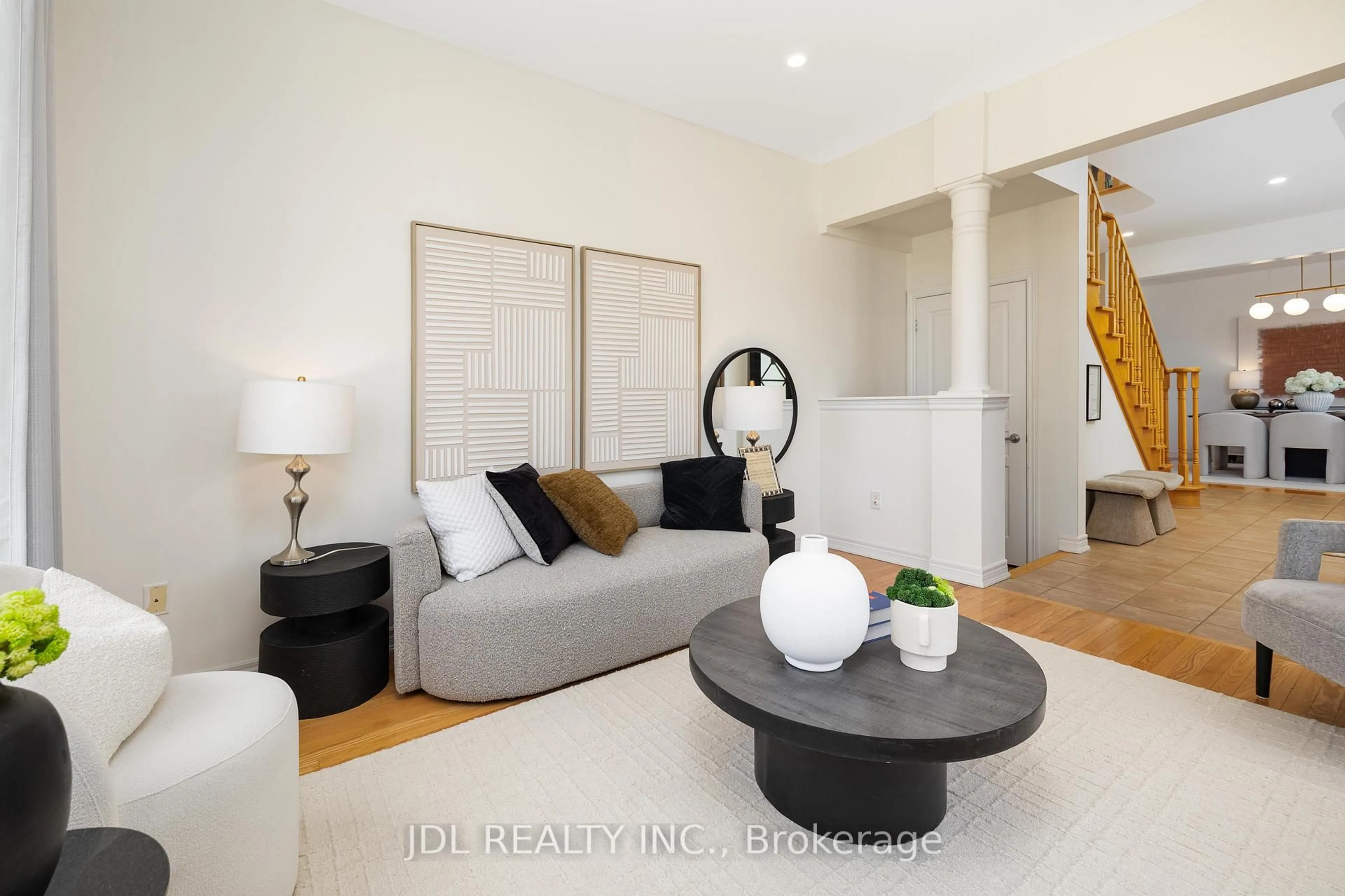 Living room with furniture, unknown for 3 Mansard Dr, Richmond Hill Ontario L4E 0L8