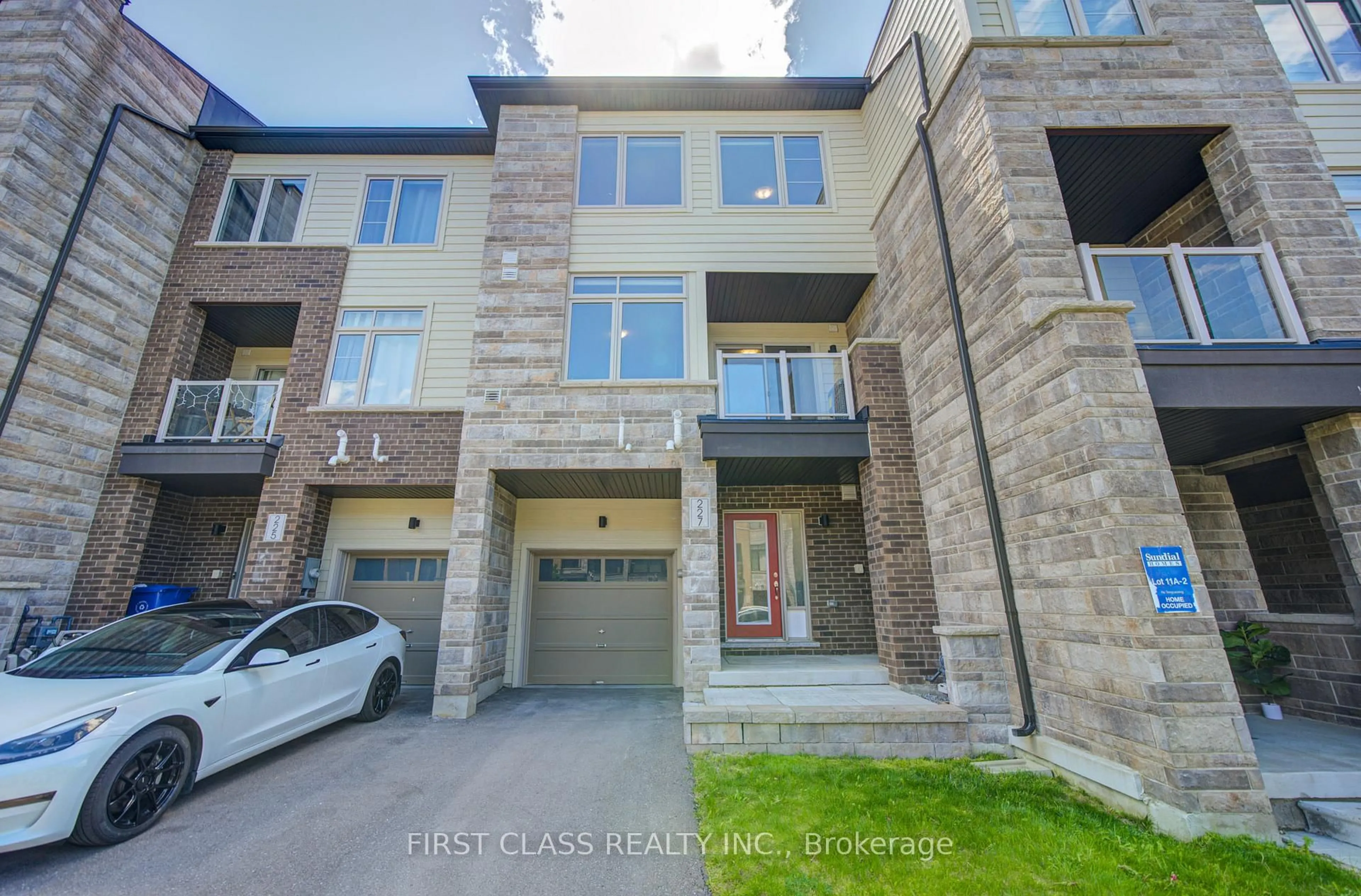 Unknown for 227 Vivant St, Newmarket Ontario L3X 0K7