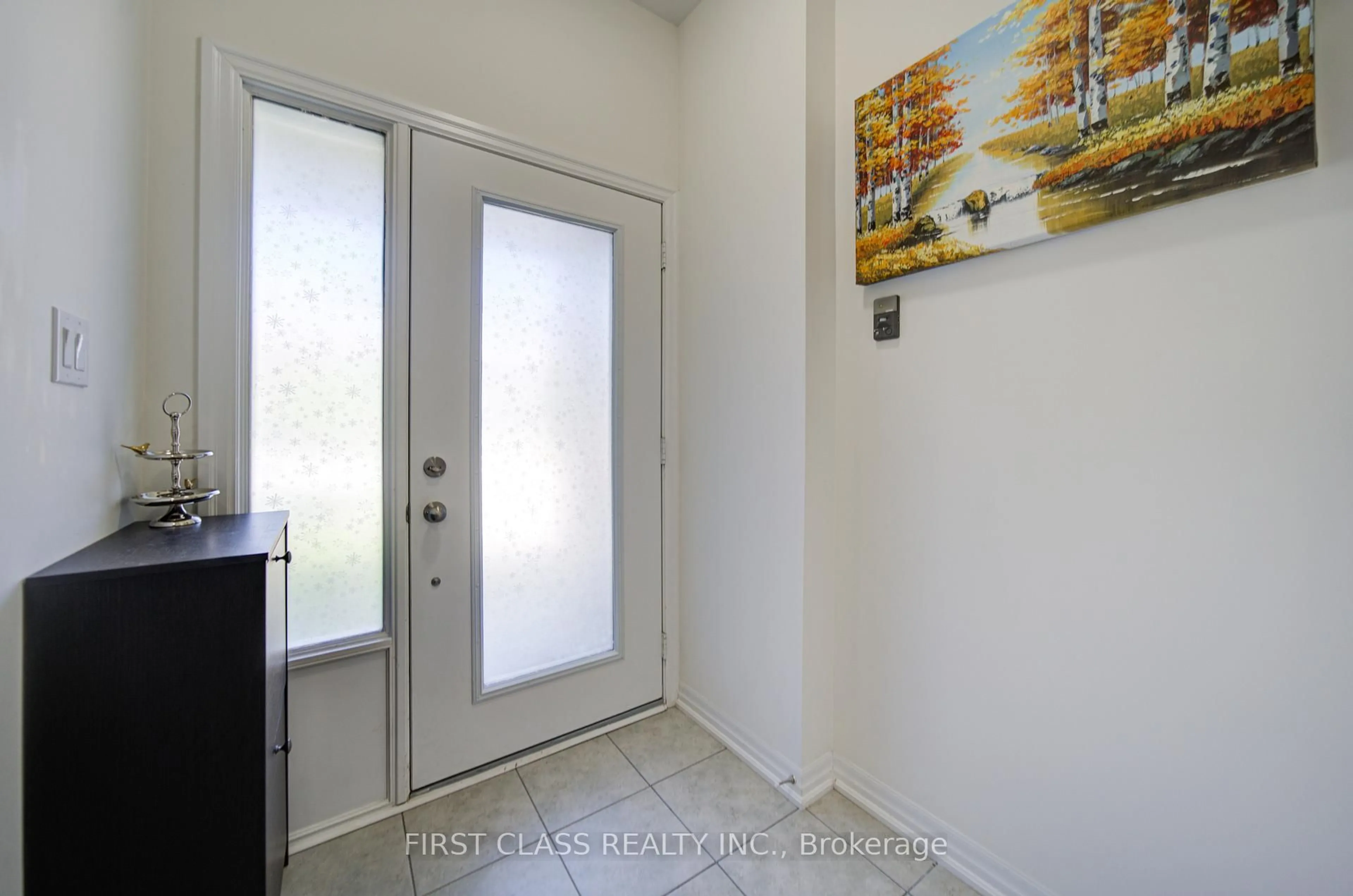 Indoor entryway for 227 Vivant St, Newmarket Ontario L3X 0K7