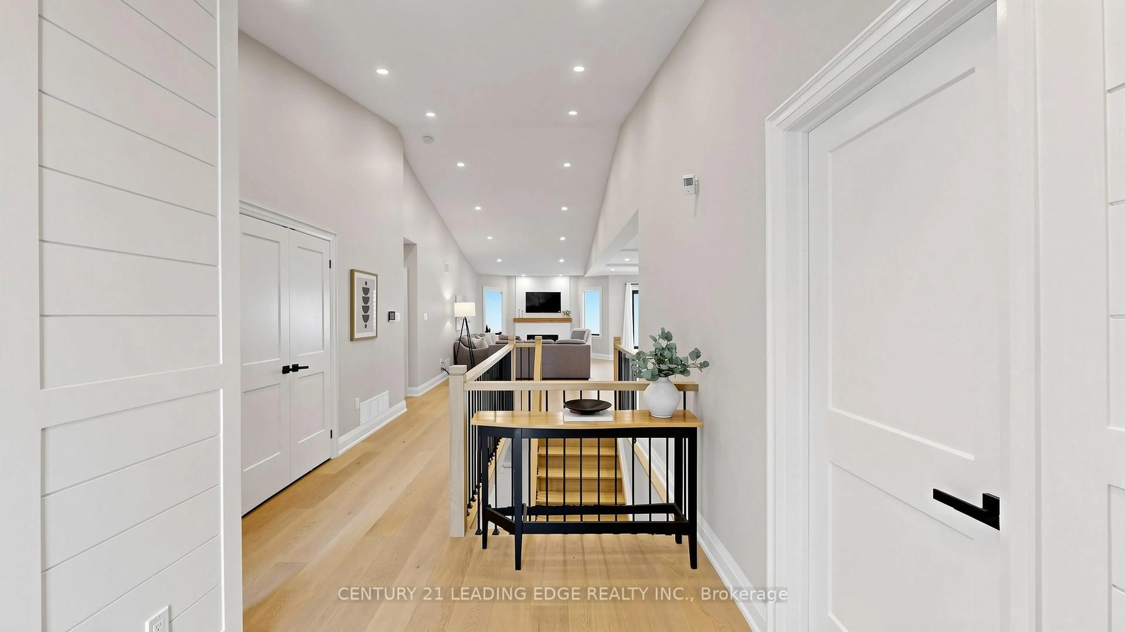 Indoor entryway for 56 Fairgate Cres, Whitchurch-Stouffville Ontario L4A 1J7