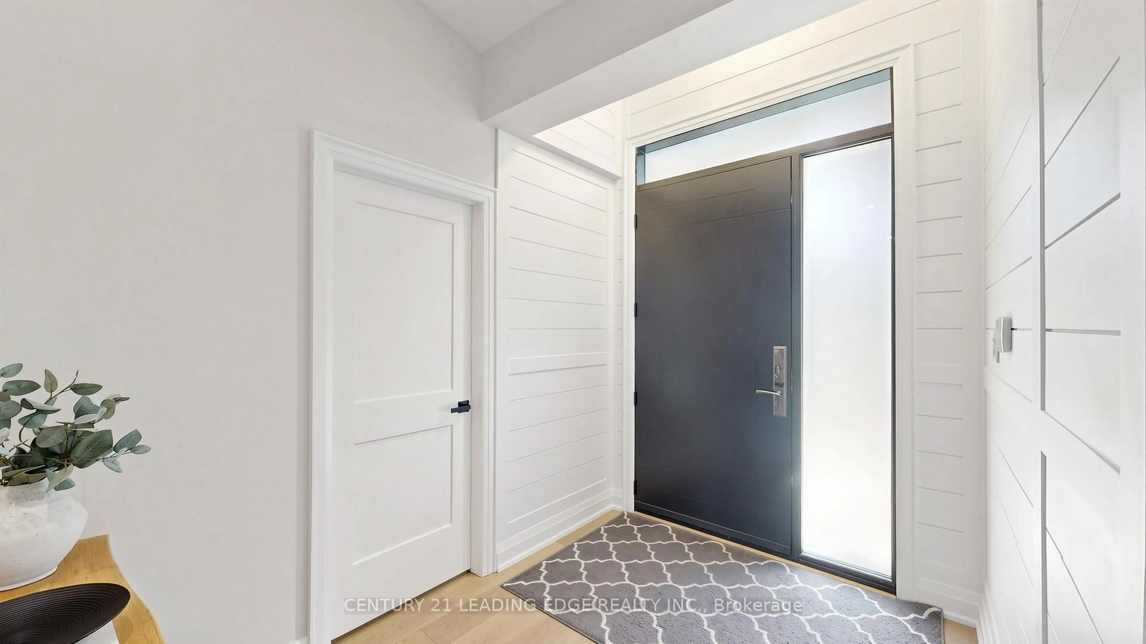 Indoor entryway for 56 Fairgate Cres, Whitchurch-Stouffville Ontario L4A 1J7