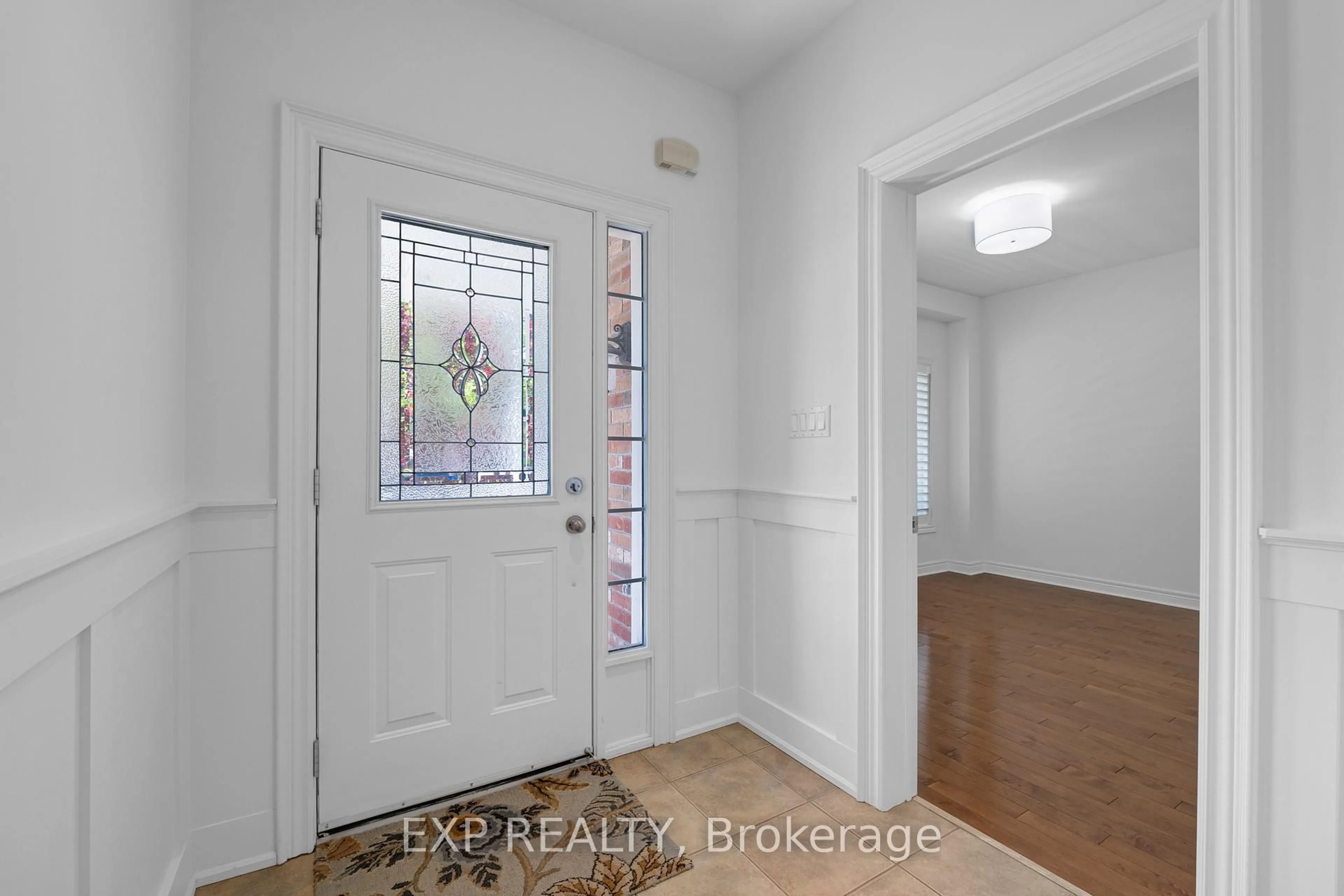 Indoor entryway for 16 Haverhill Terr, Aurora Ontario L4G 7R7