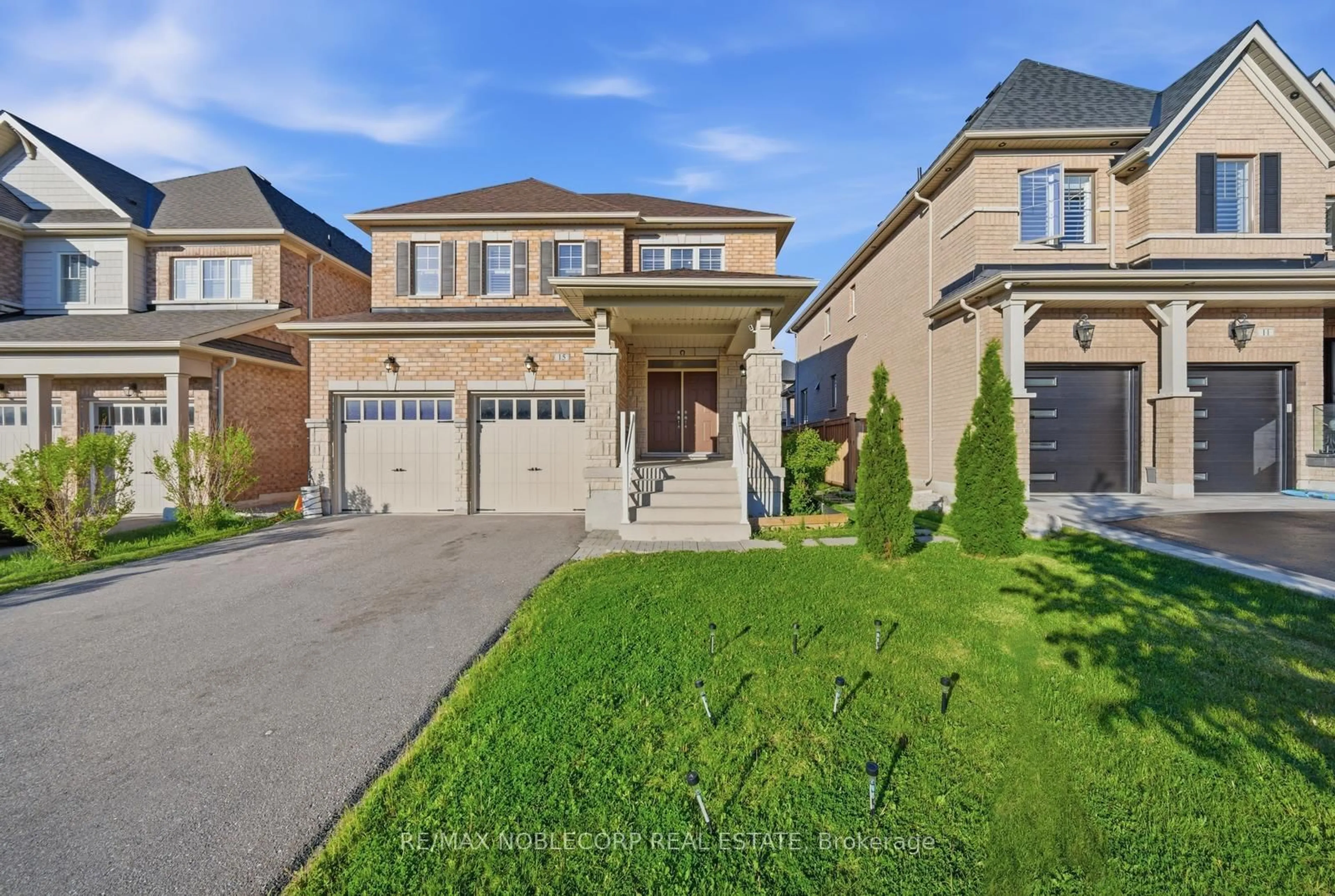 Home with brick exterior material, street for 15 Gould Cres, New Tecumseth Ontario L0G 1A0