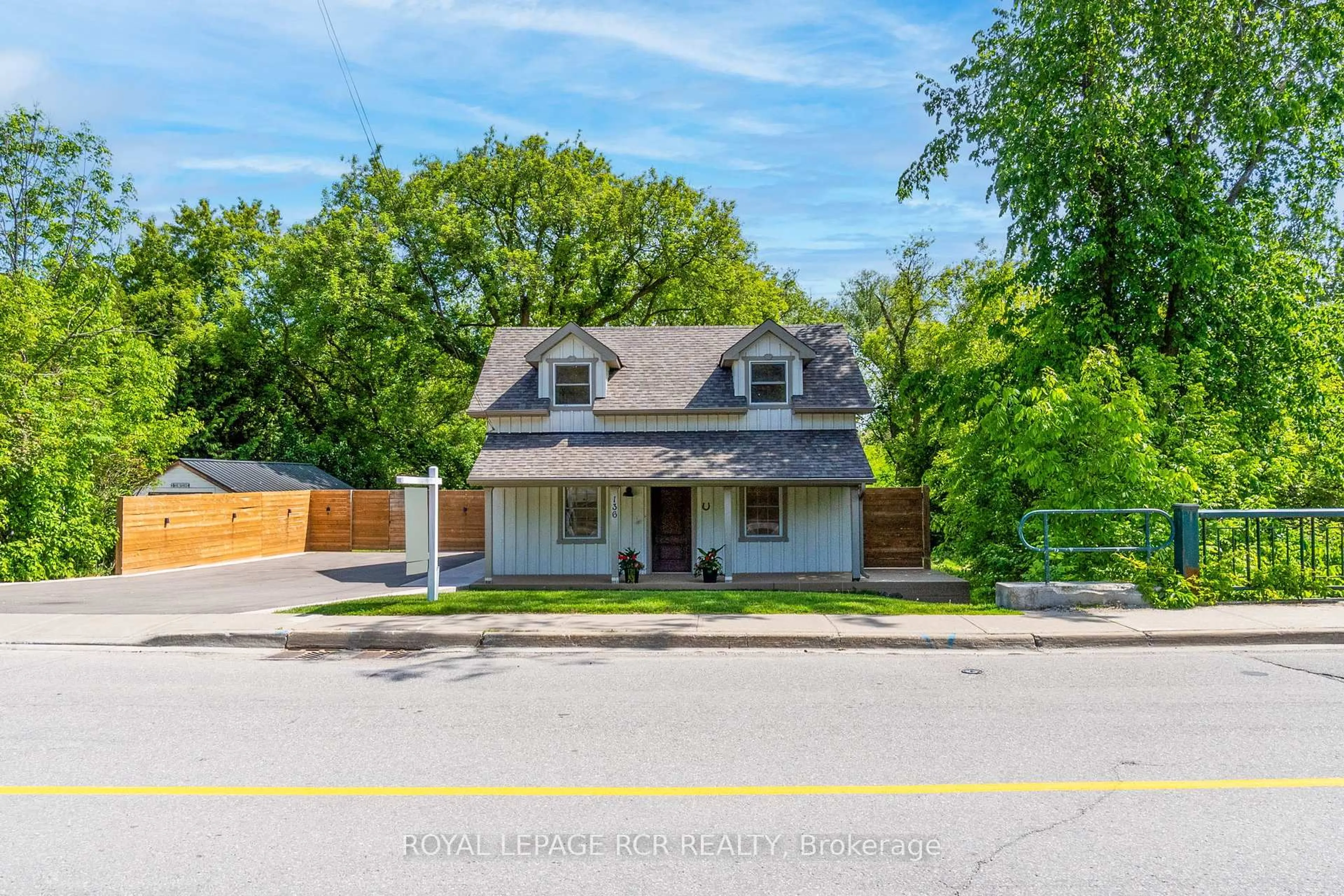 A pic from outside/outdoor area/front of a property/back of a property/a pic from drone, street for 136 Main St, King Ontario L0G 1T0