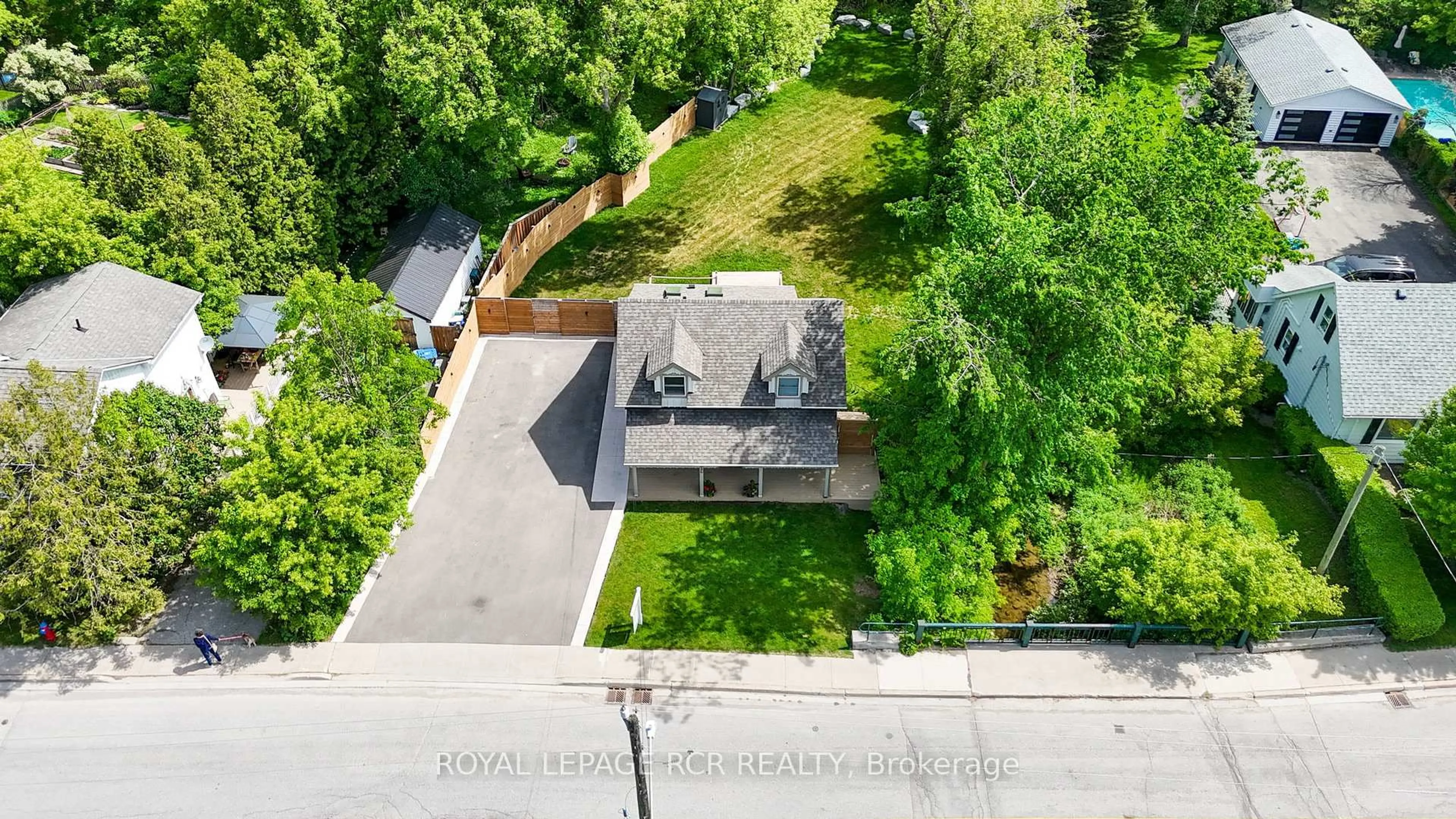 A pic from outside/outdoor area/front of a property/back of a property/a pic from drone, street for 136 Main St, King Ontario L0G 1T0