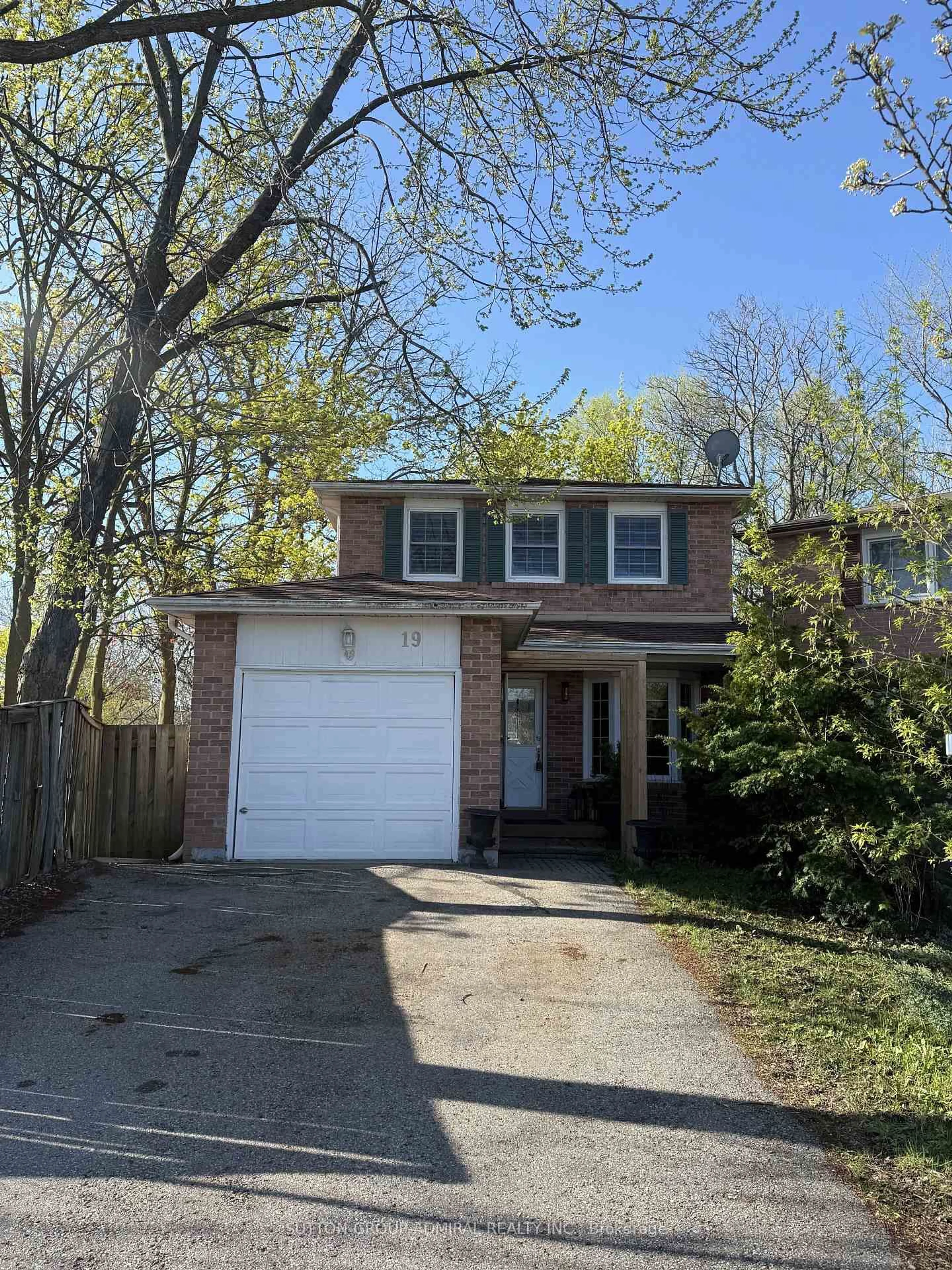 Home with vinyl exterior material, street for 19 Backus Crt, Markham Ontario L3P 6V6