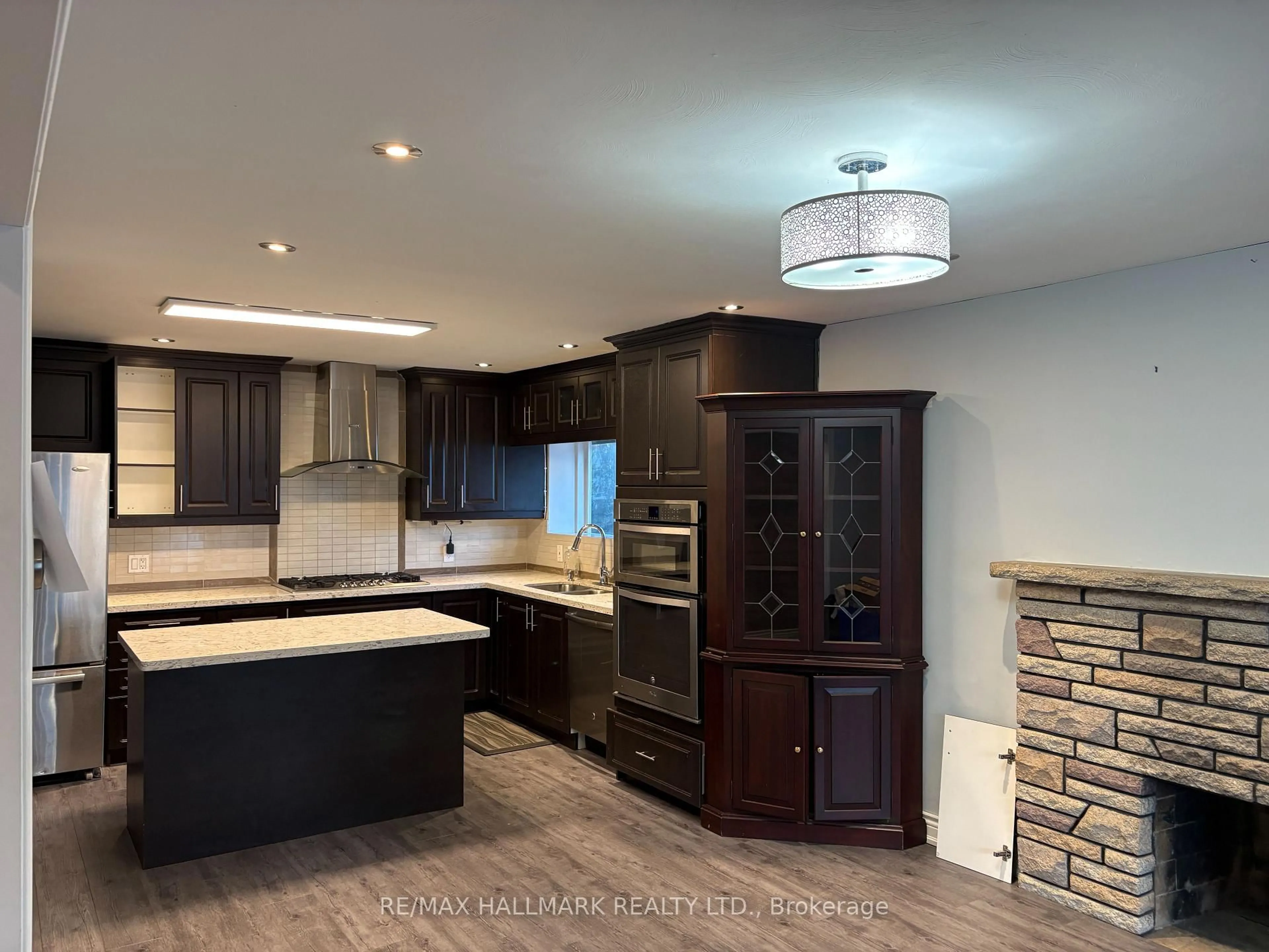 Open concept kitchen, unknown for 117 William St, Whitchurch-Stouffville Ontario L4A 1B3
