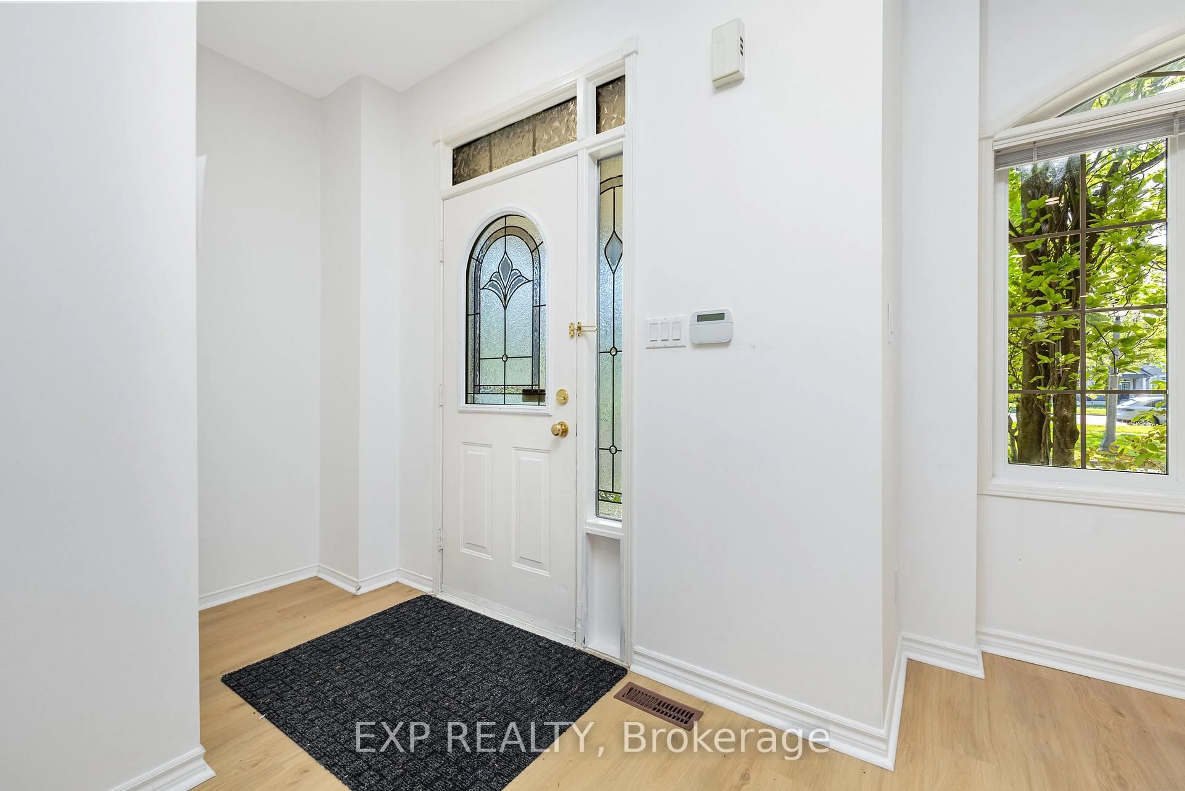 Indoor entryway for 29 Queens Plate Dr, Markham Ontario L6C 2A9