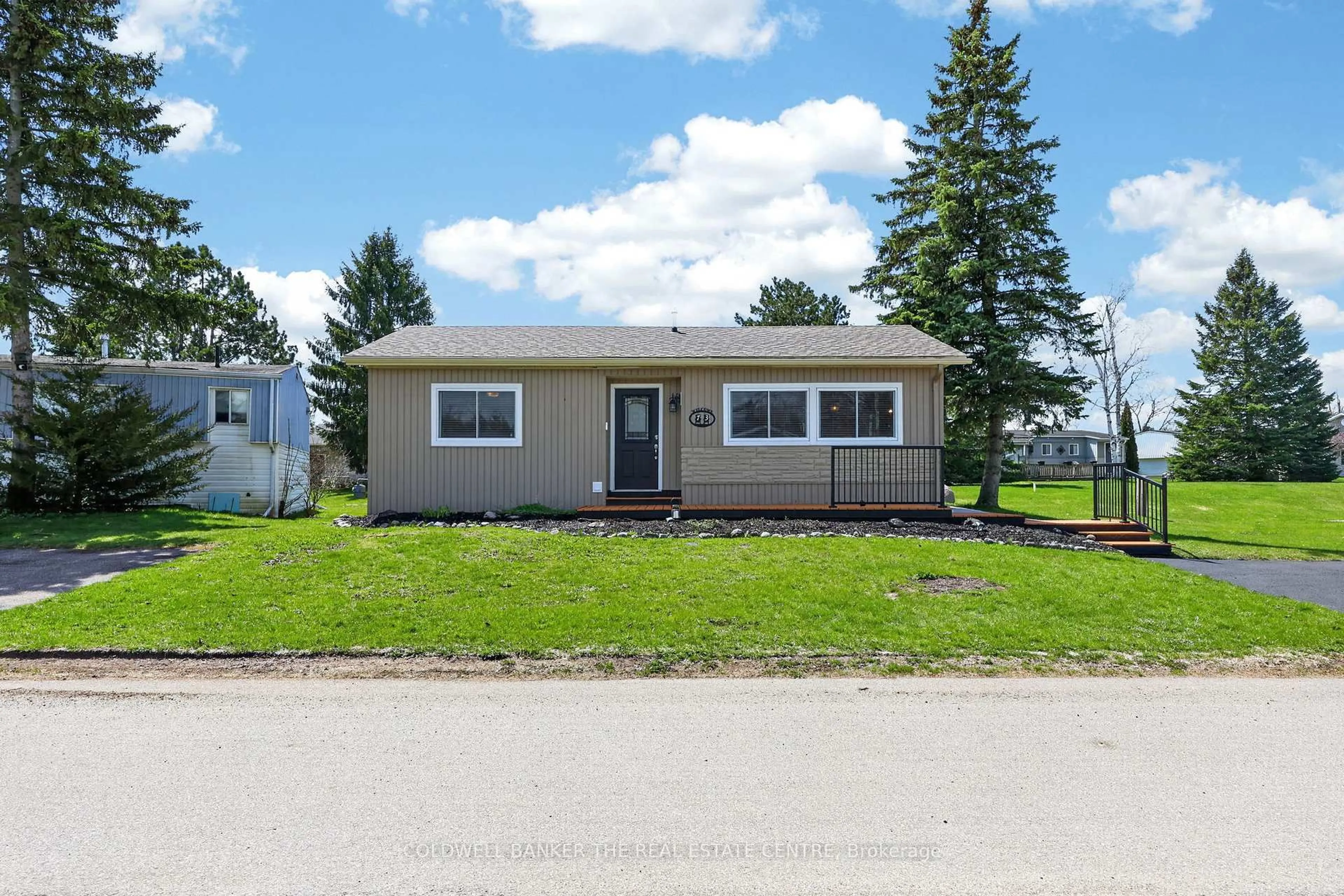 Home with vinyl exterior material, street for 73 Linden Lane, Innisfil Ontario L9S 1P3