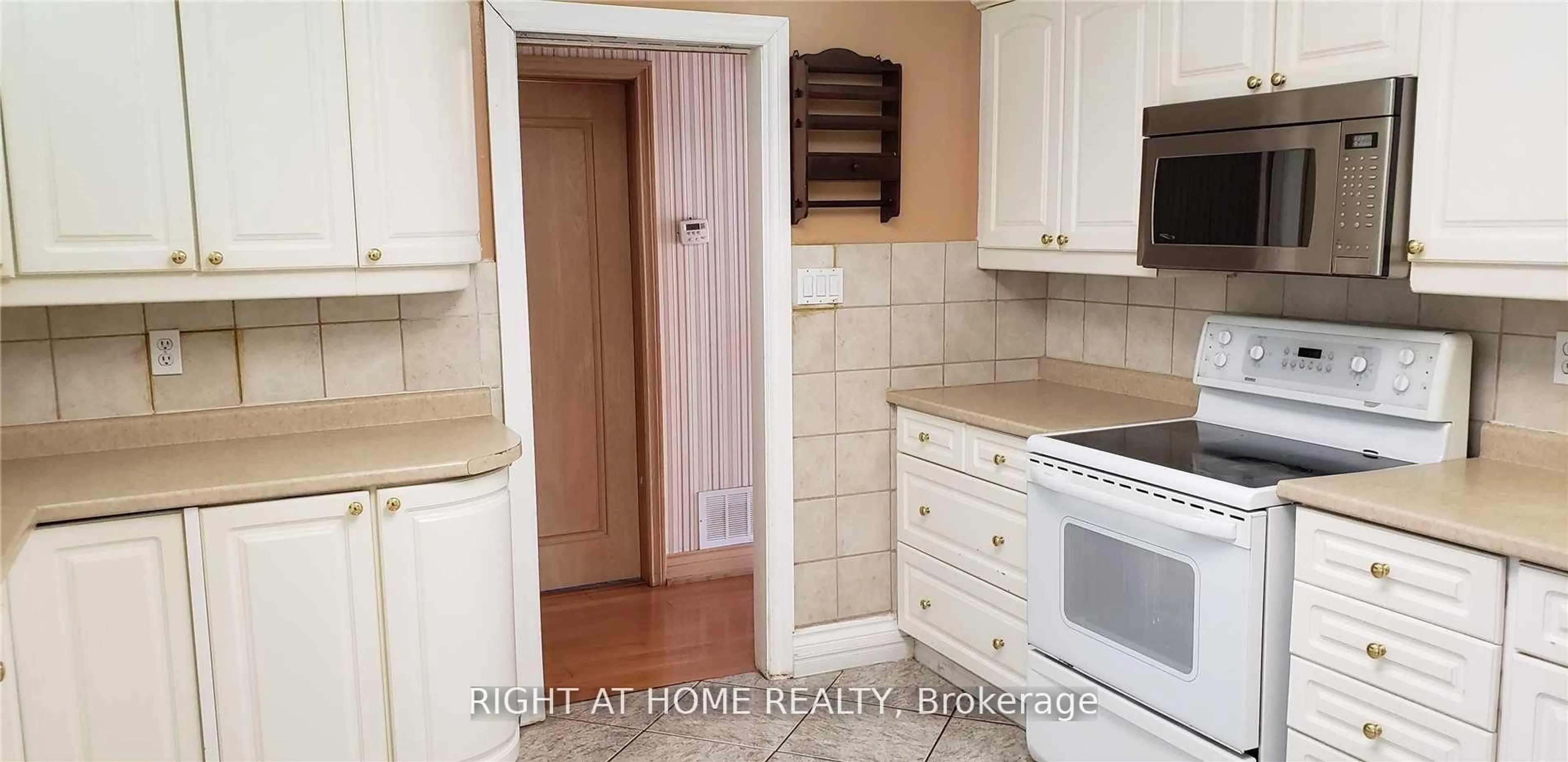 Standard kitchen, unknown for 128 Woodward Ave, Markham Ontario L3T 1E9