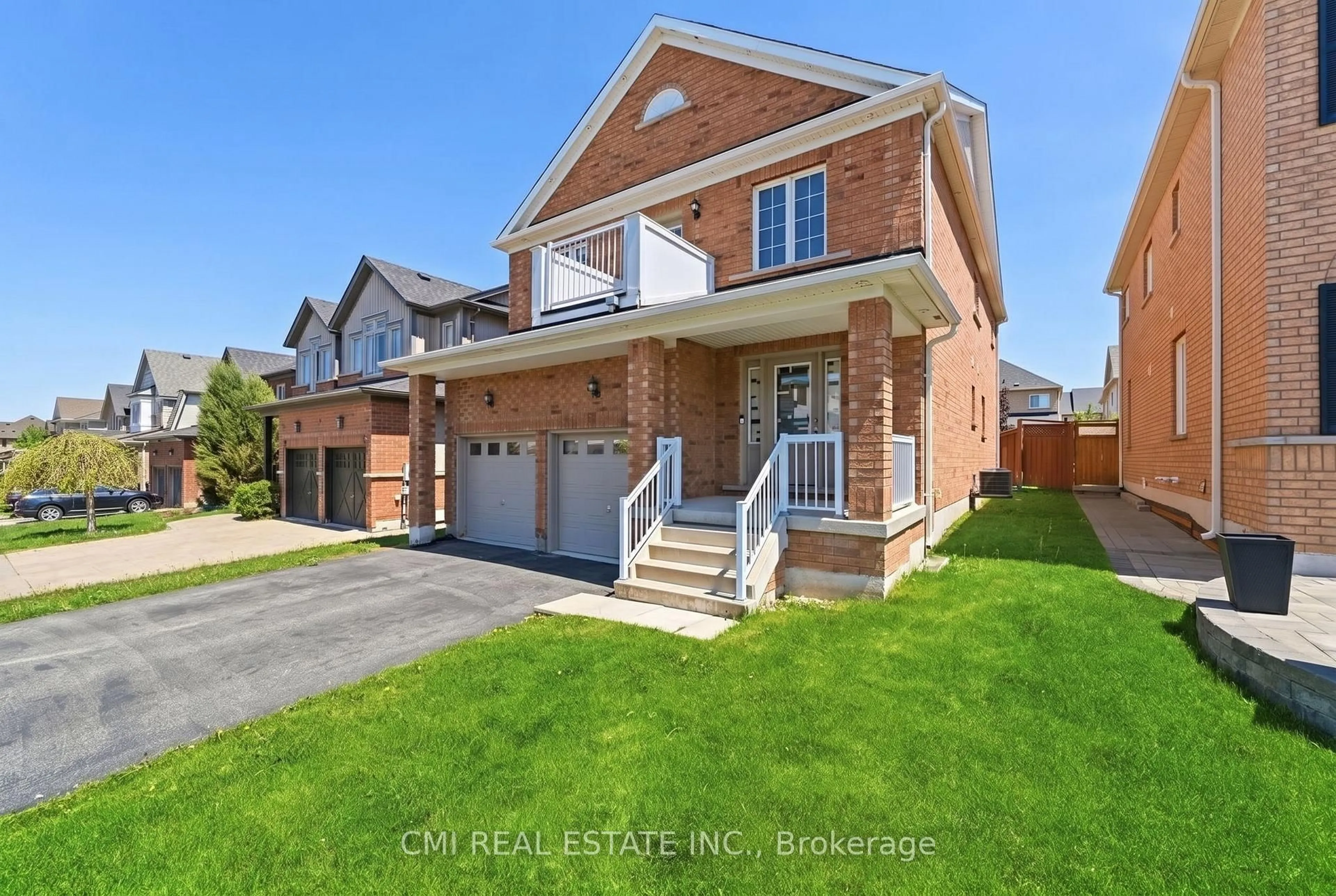 Home with brick exterior material, street for 82 Gwillimbury Dr, Bradford West Gwillimbury Ontario L3Z 0C8