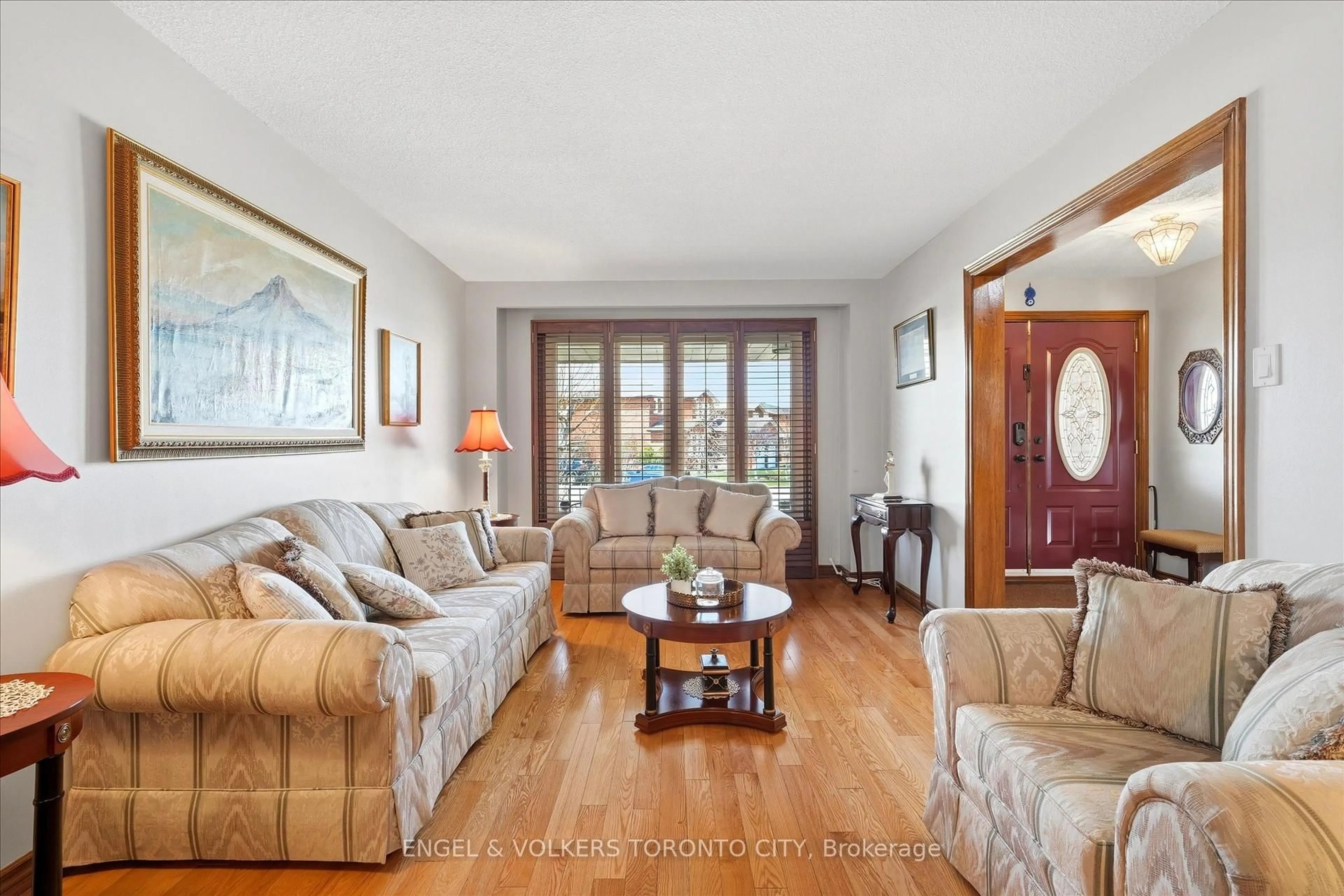 Living room with furniture, unknown for 90 Gardner Pl, Vaughan Ontario L6A 1C3