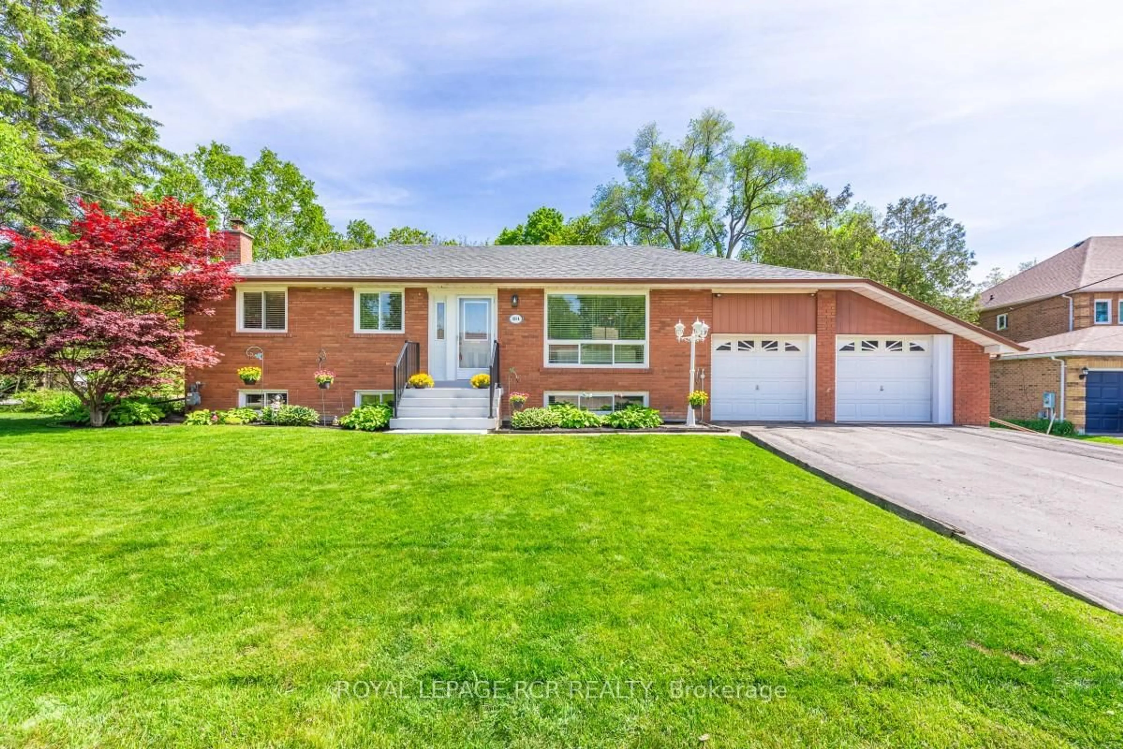 Home with brick exterior material, street for 384 Watson Dr, Whitchurch-Stouffville Ontario L4A 6L1