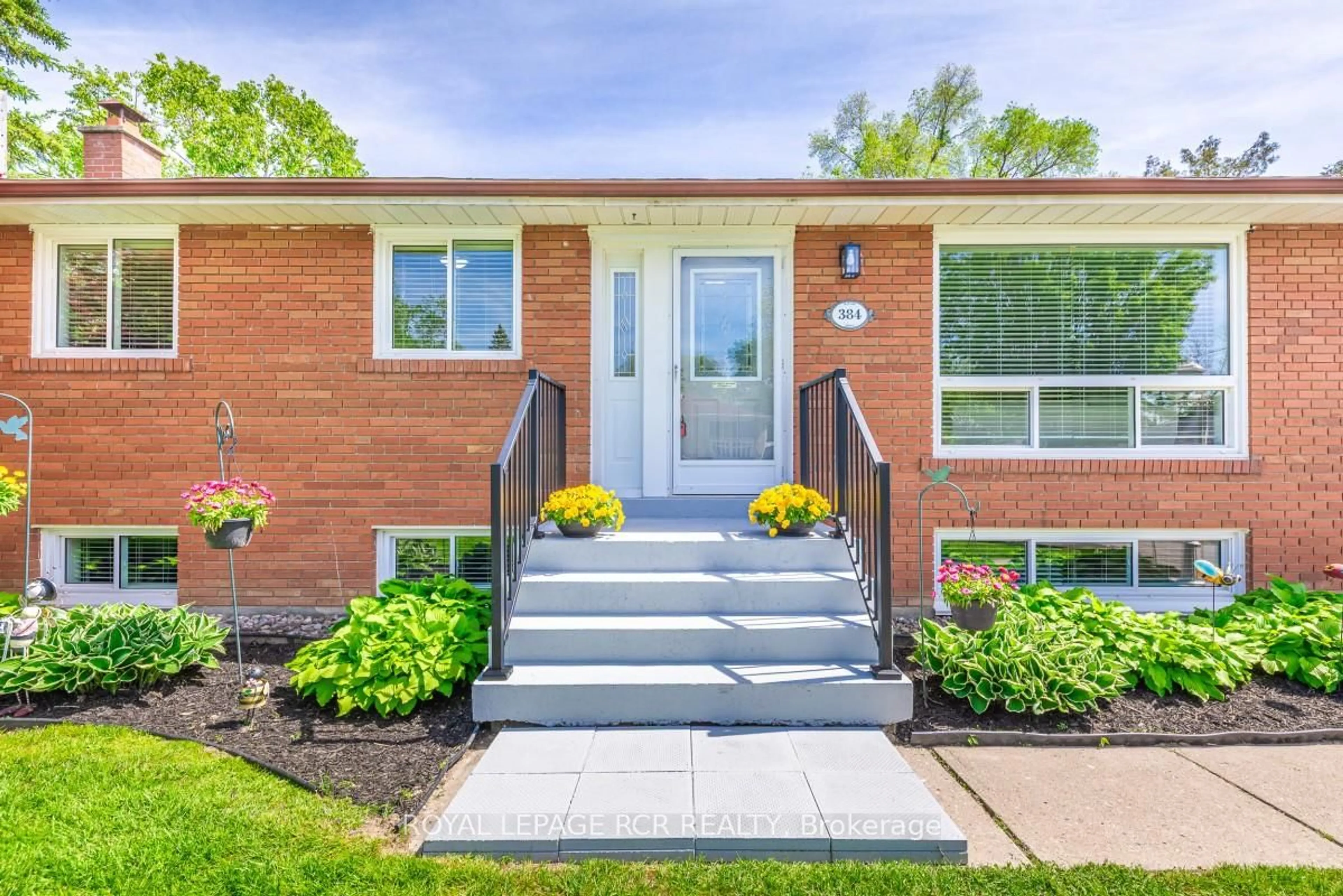 Home with brick exterior material, street for 384 Watson Dr, Whitchurch-Stouffville Ontario L4A 6L1
