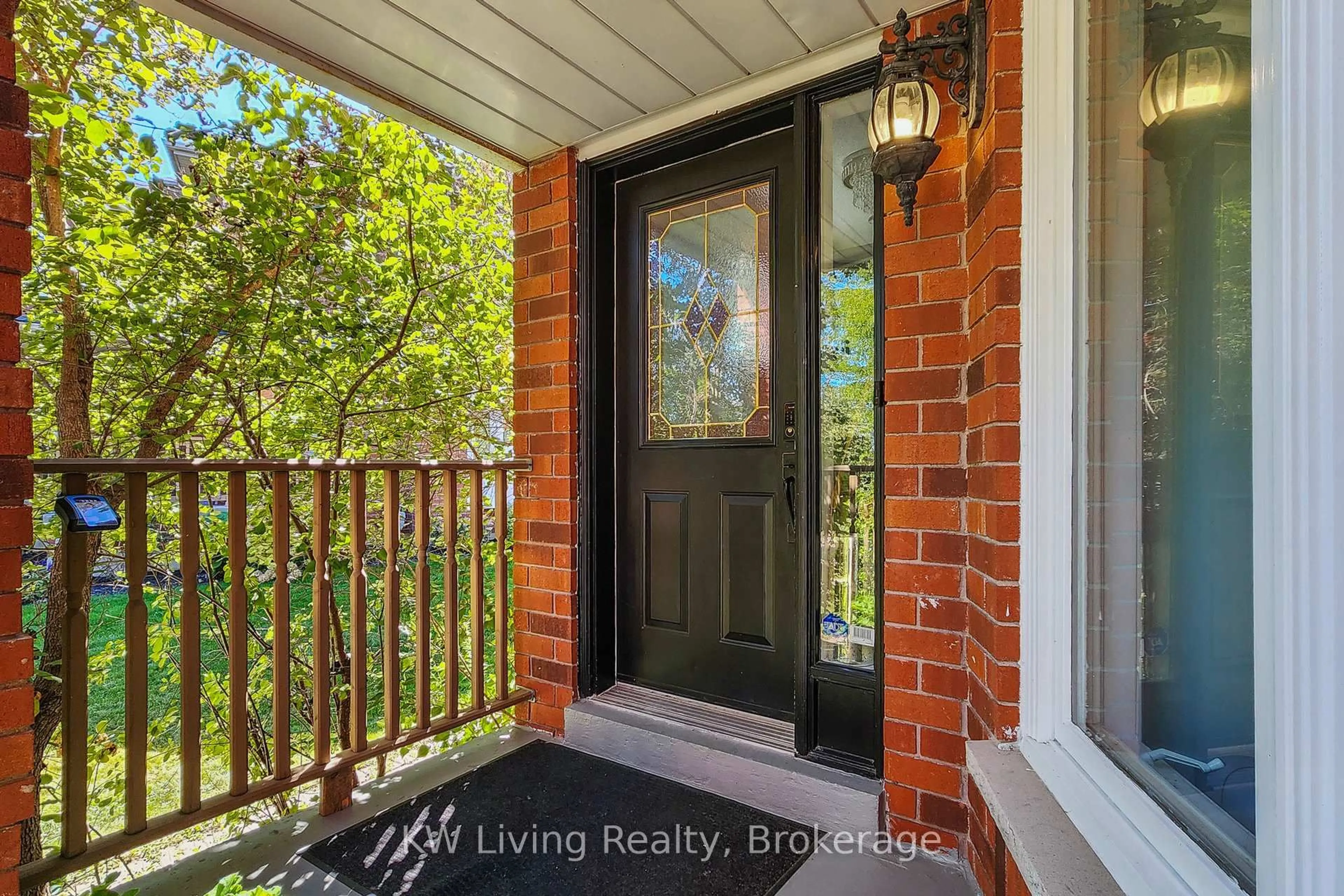 Indoor entryway for 46 October Lane, Aurora Ontario L4G 6Z9
