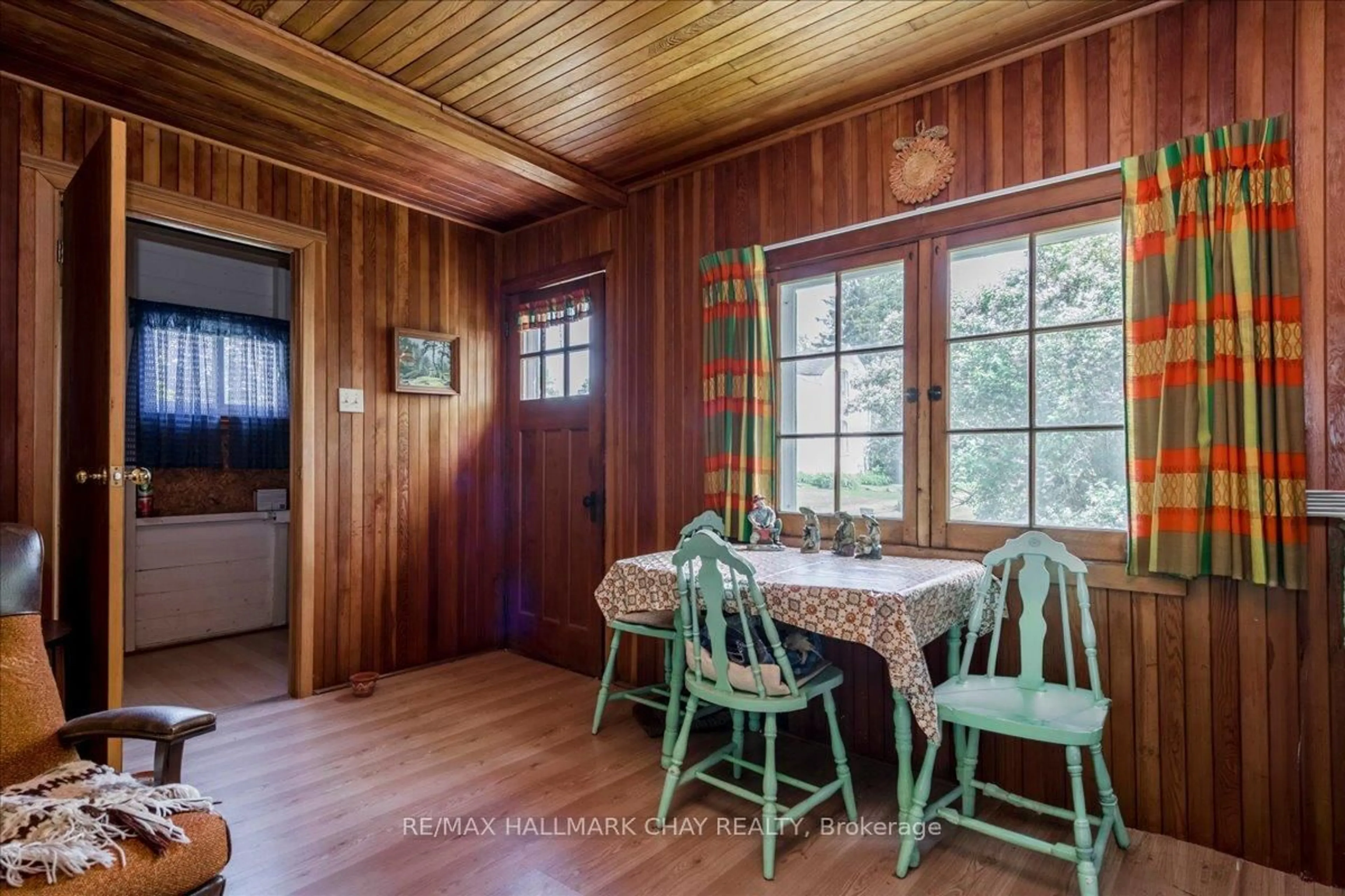 Dining room, wood/laminate floor for 1056 Ewart St, Innisfil Ontario L0L 1C0