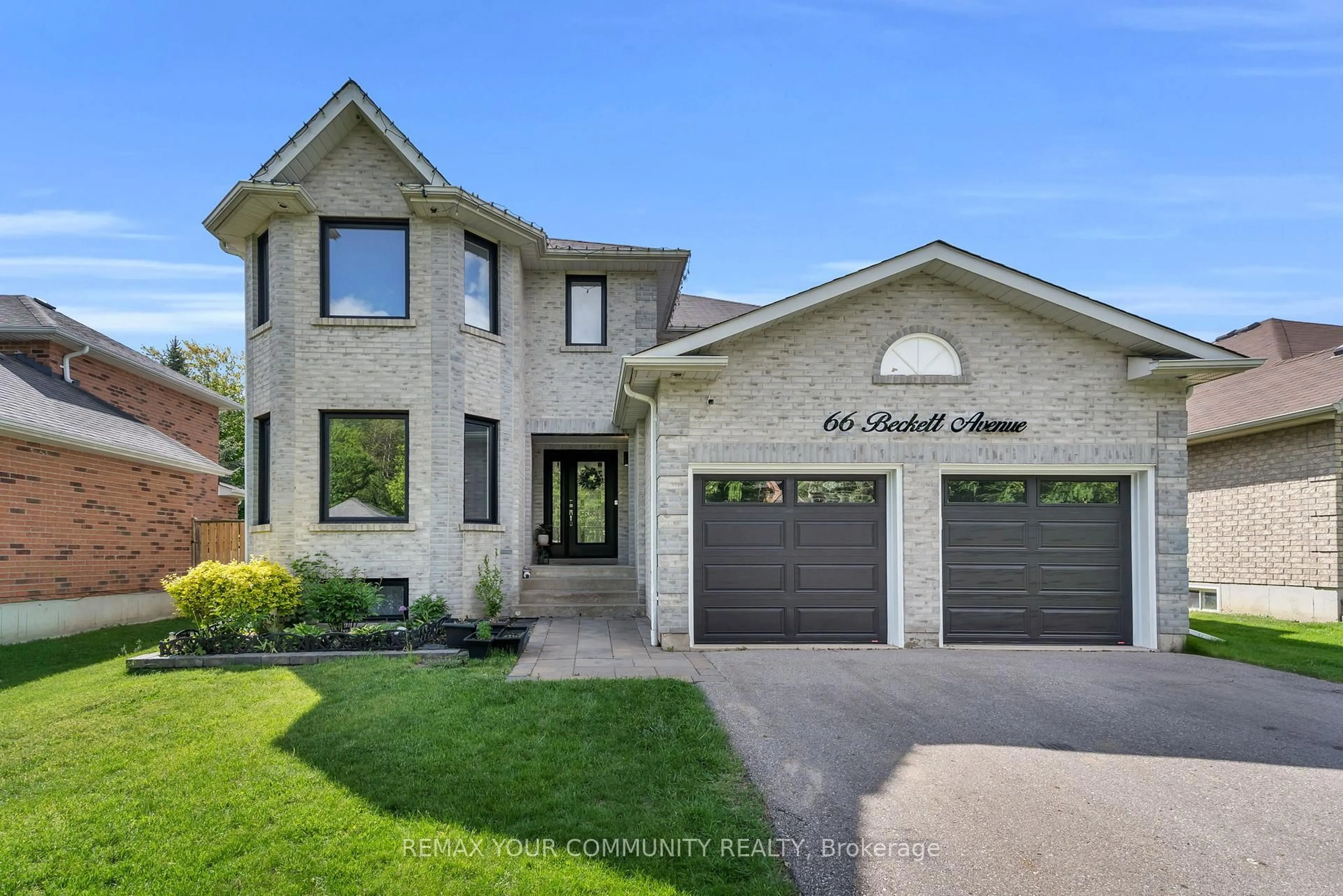 Home with brick exterior material, street for 66 Beckett Ave, East Gwillimbury Ontario L9N 1R8