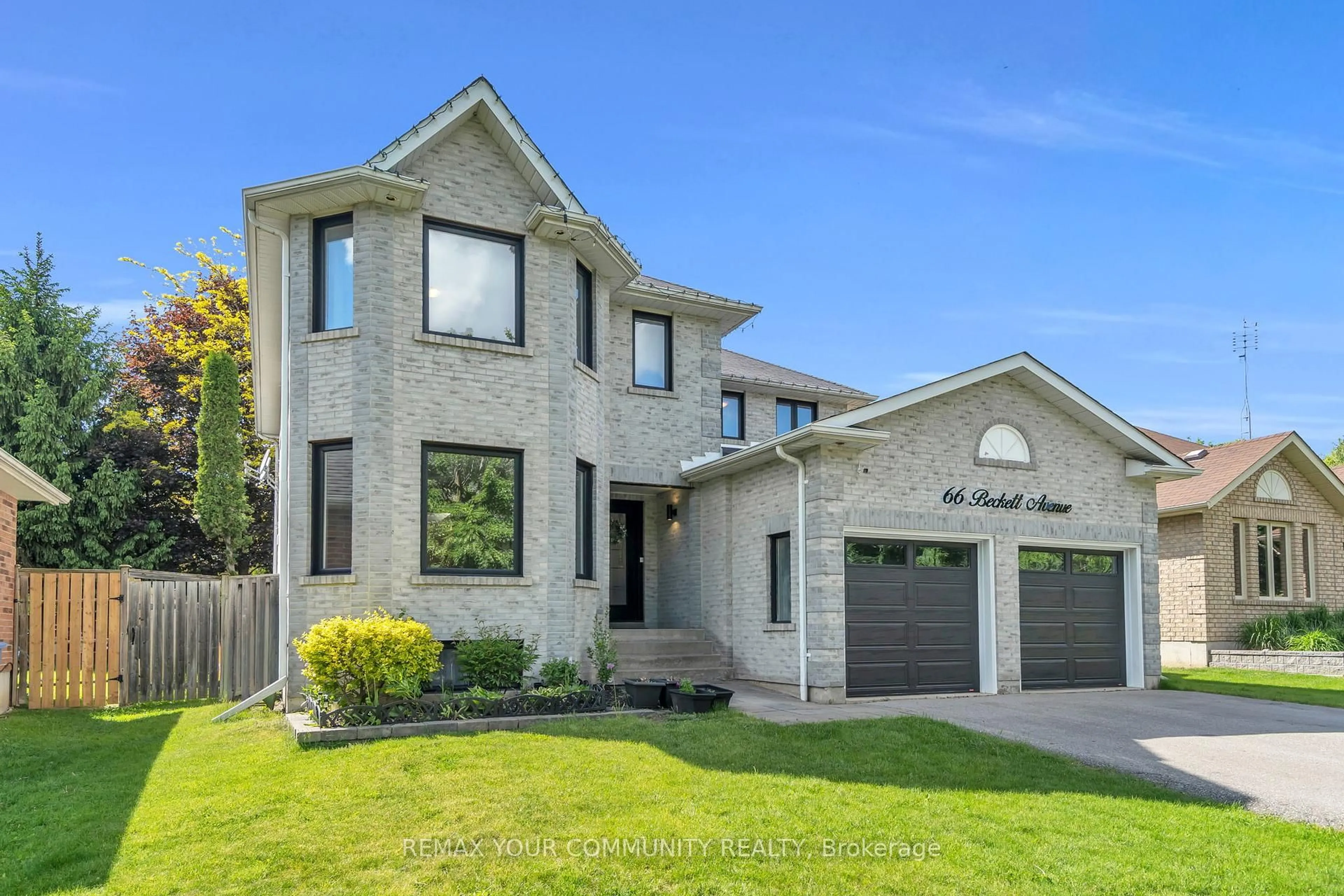 Home with brick exterior material, street for 66 Beckett Ave, East Gwillimbury Ontario L9N 1R8