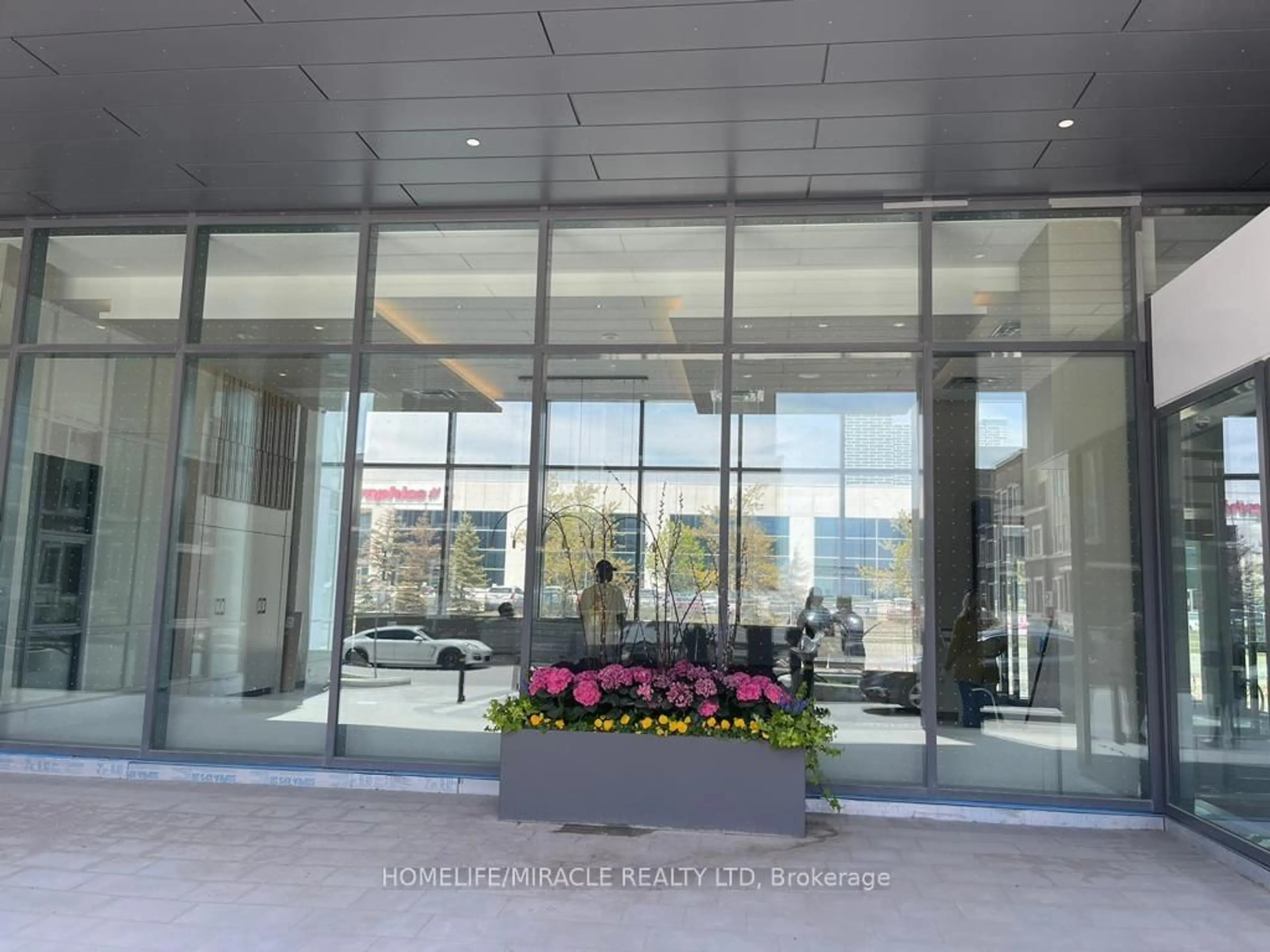 Indoor foyer for 38 Honeycrisp Cres #1617, Vaughan Ontario L4K 0M8