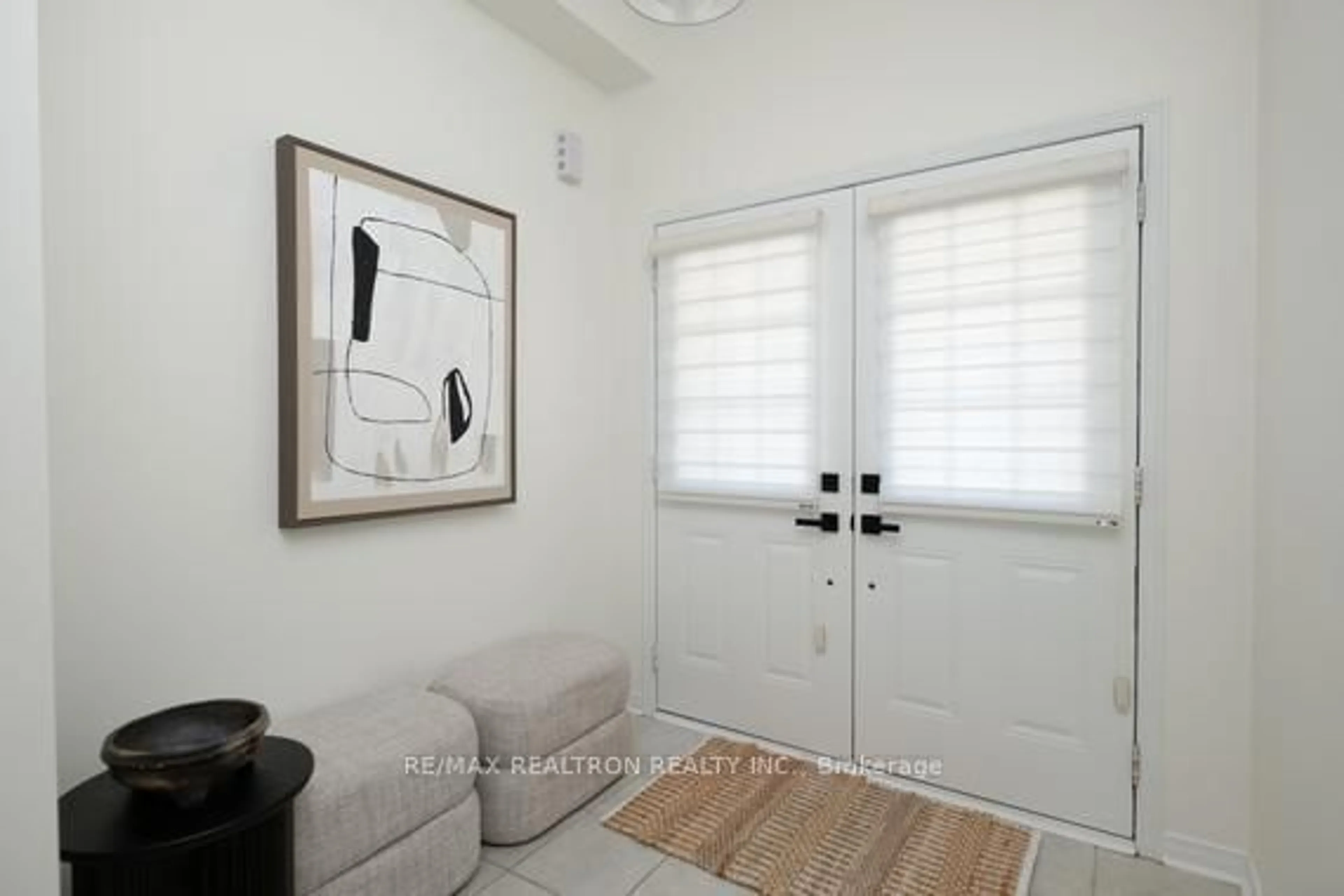 Indoor entryway for 104 White Beach Cres, Vaughan Ontario L6A 0R2