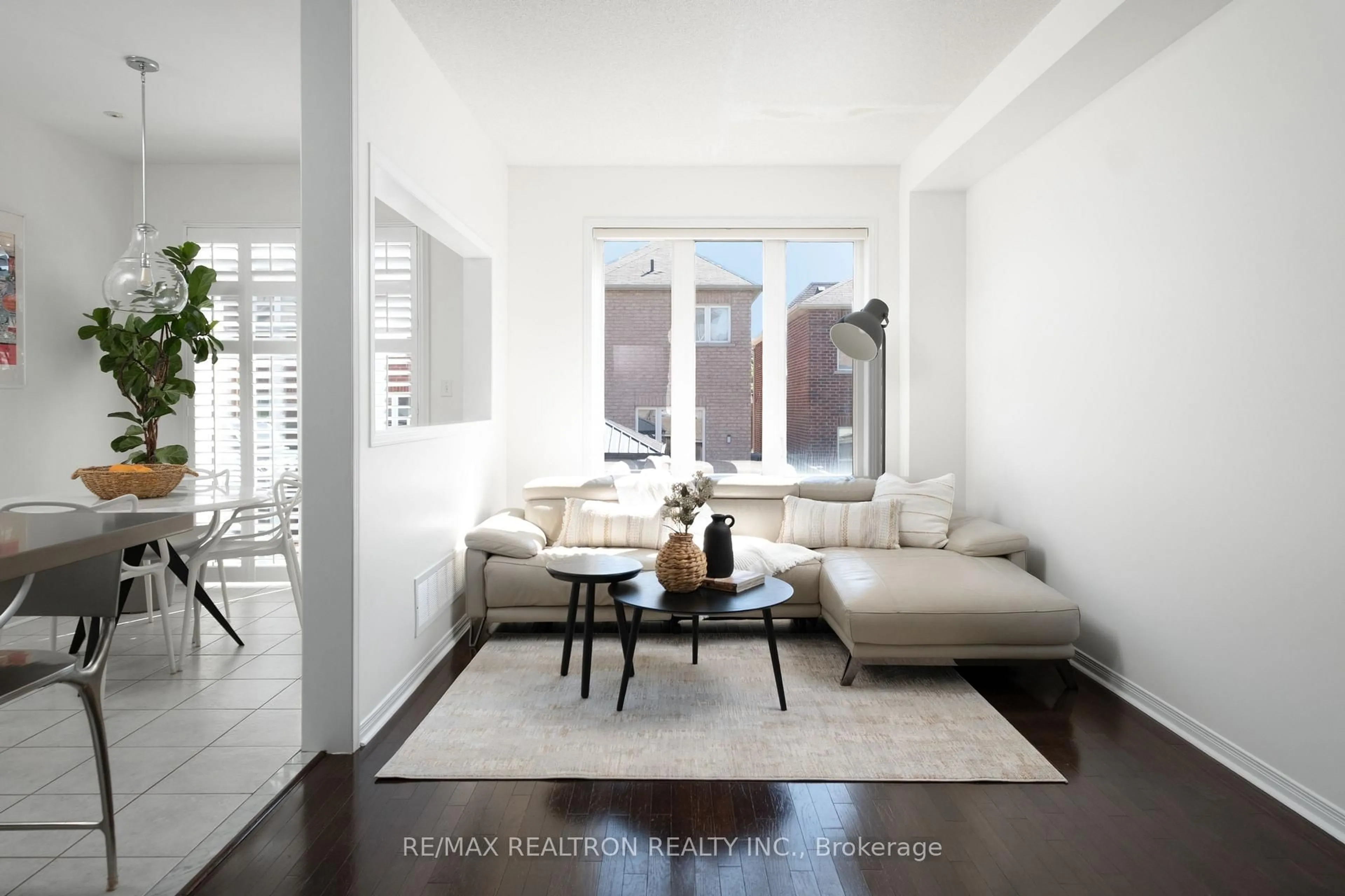 Living room with furniture, unknown for 104 White Beach Cres, Vaughan Ontario L6A 0R2