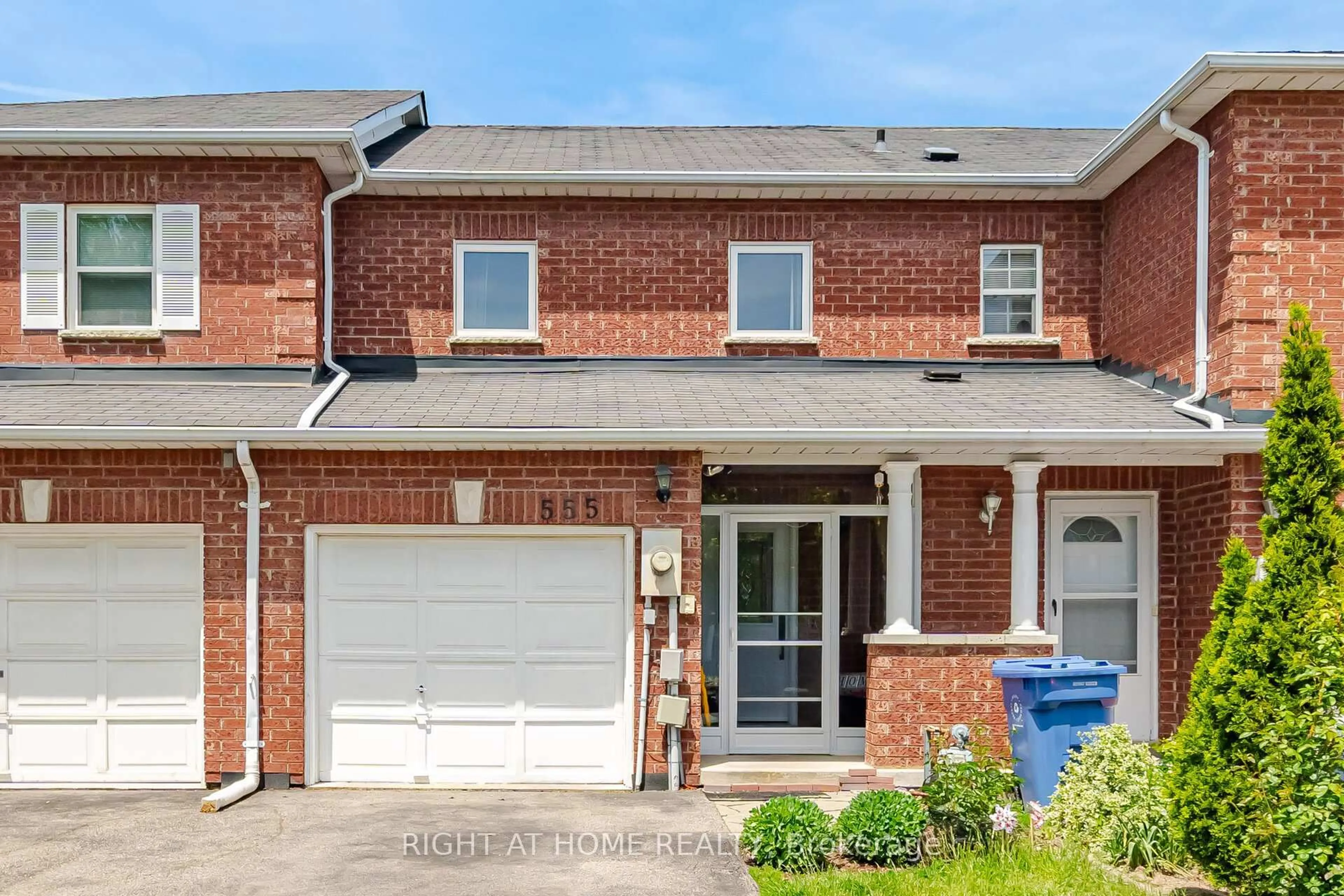 Home with brick exterior material, street for 555 Legresley Lane, Newmarket Ontario L3Y 8R6