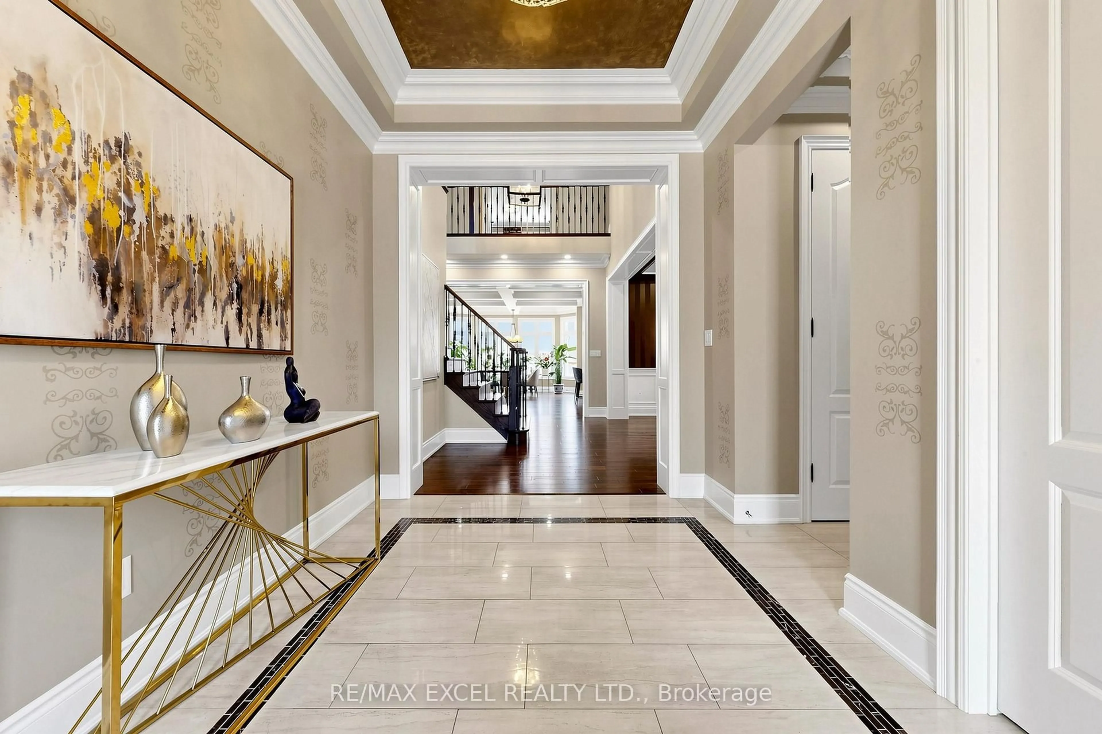Indoor foyer for 10 Royal West Rd, Markham Ontario L6C 0L4