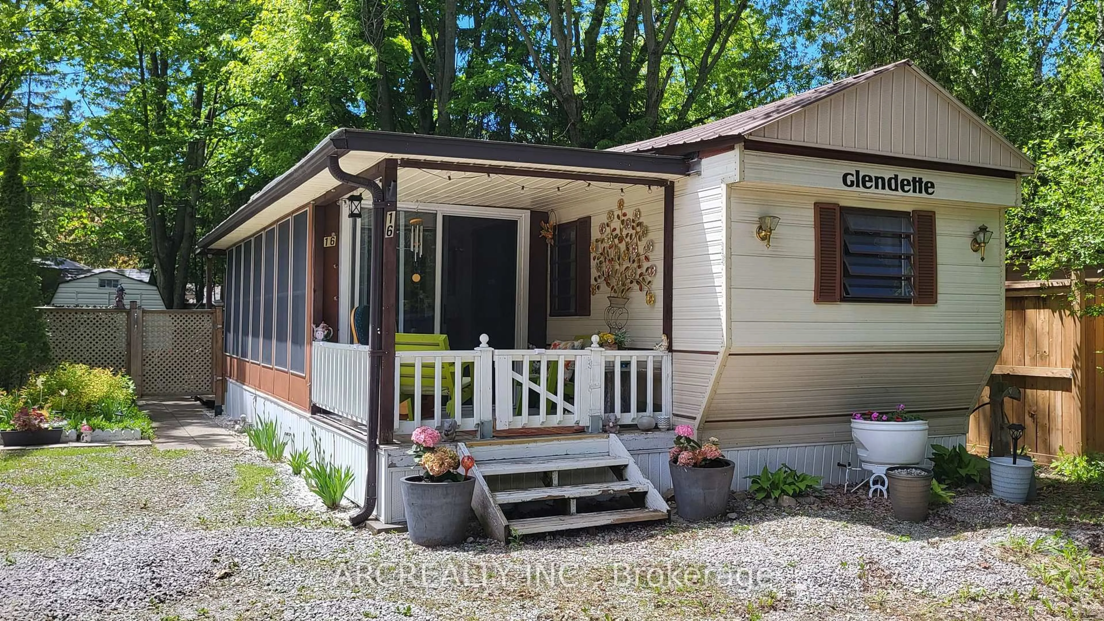 Home with vinyl exterior material, street for 16 Chickadee Crt, Georgina Ontario L0E 1N0