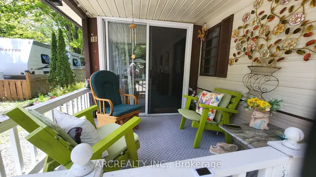 16 Chickadee Crt, Georgina 2