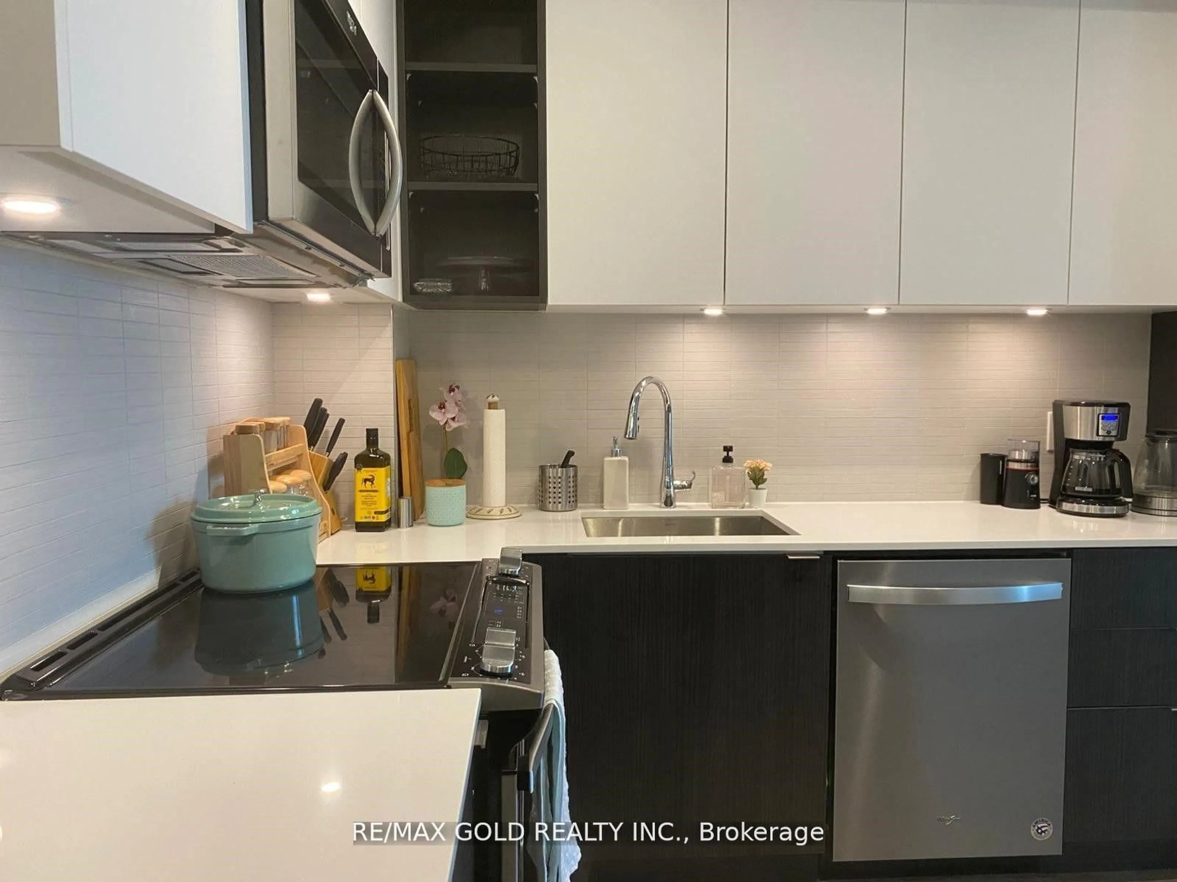 Standard kitchen, unknown for 100 Eagle Rock Way #901, Vaughan Ontario L6A 5B9