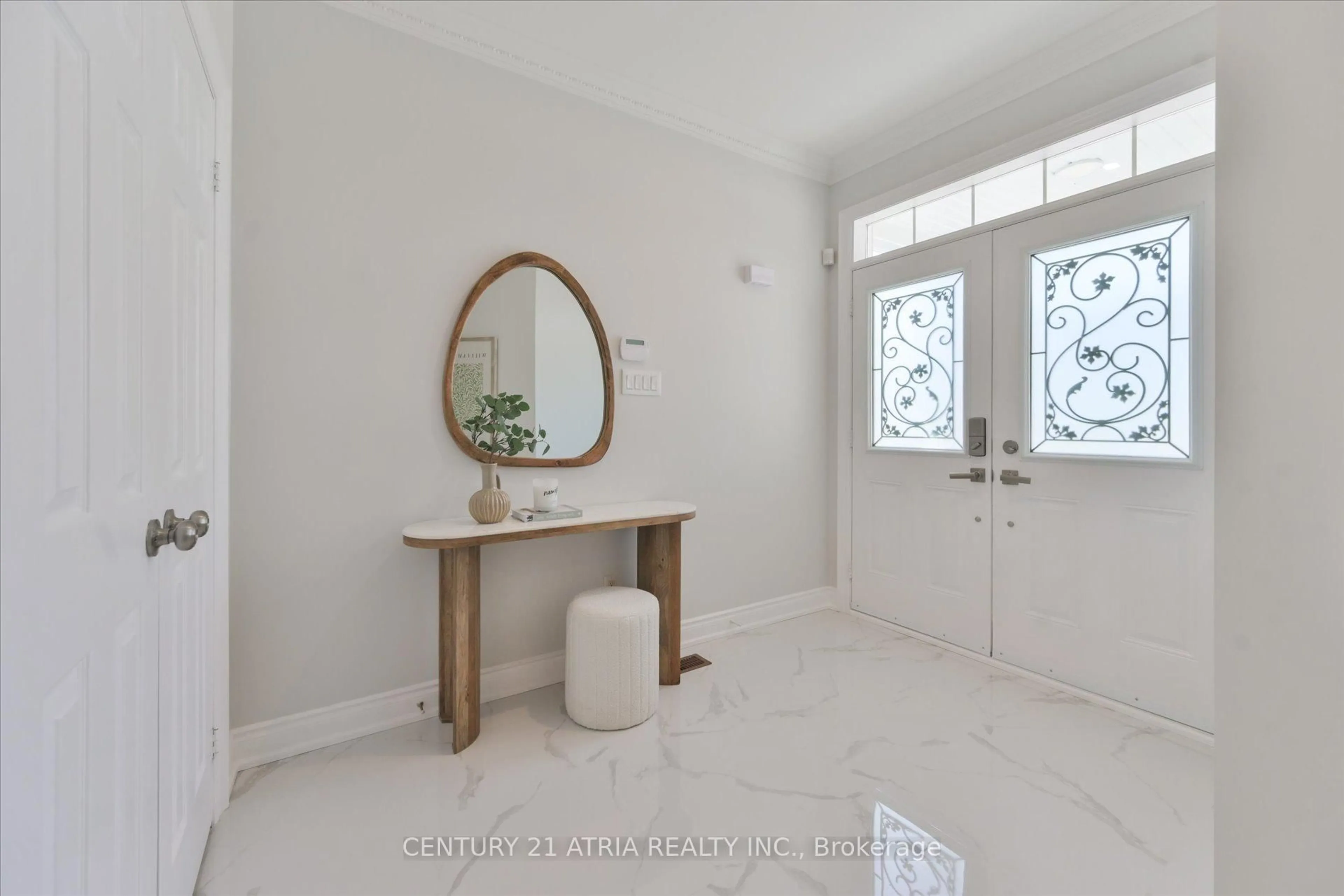 Indoor entryway for 119 Martini Dr, Richmond Hill Ontario L4S 2V5